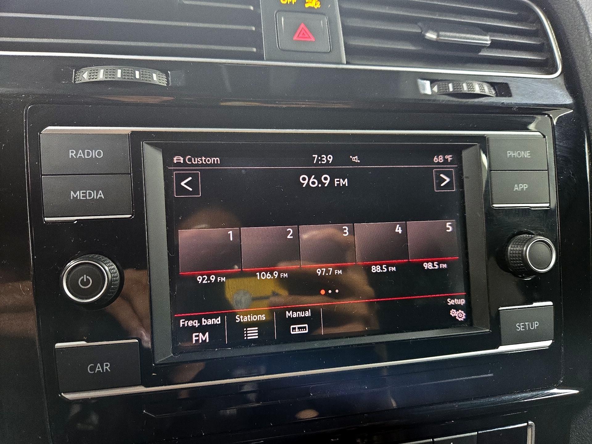 Thumbnail: 2019 Volkswagen Golf - 15