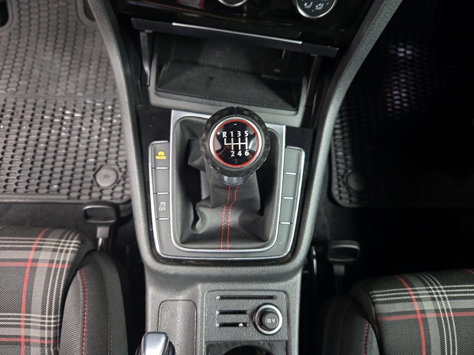 Thumbnail: 2019 Volkswagen Golf - 17