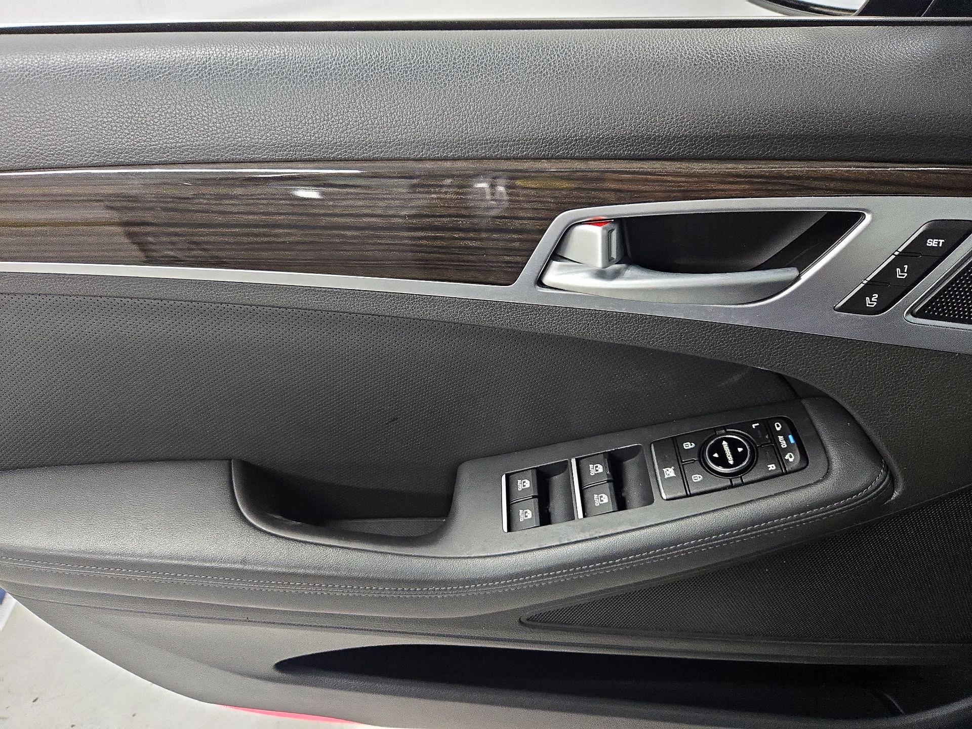 Thumbnail: 2015 Hyundai Genesis - 12