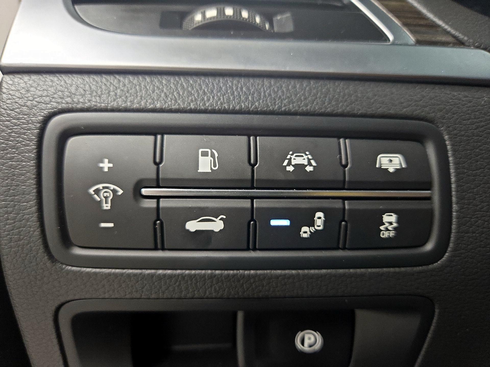 Thumbnail: 2015 Hyundai Genesis - 13