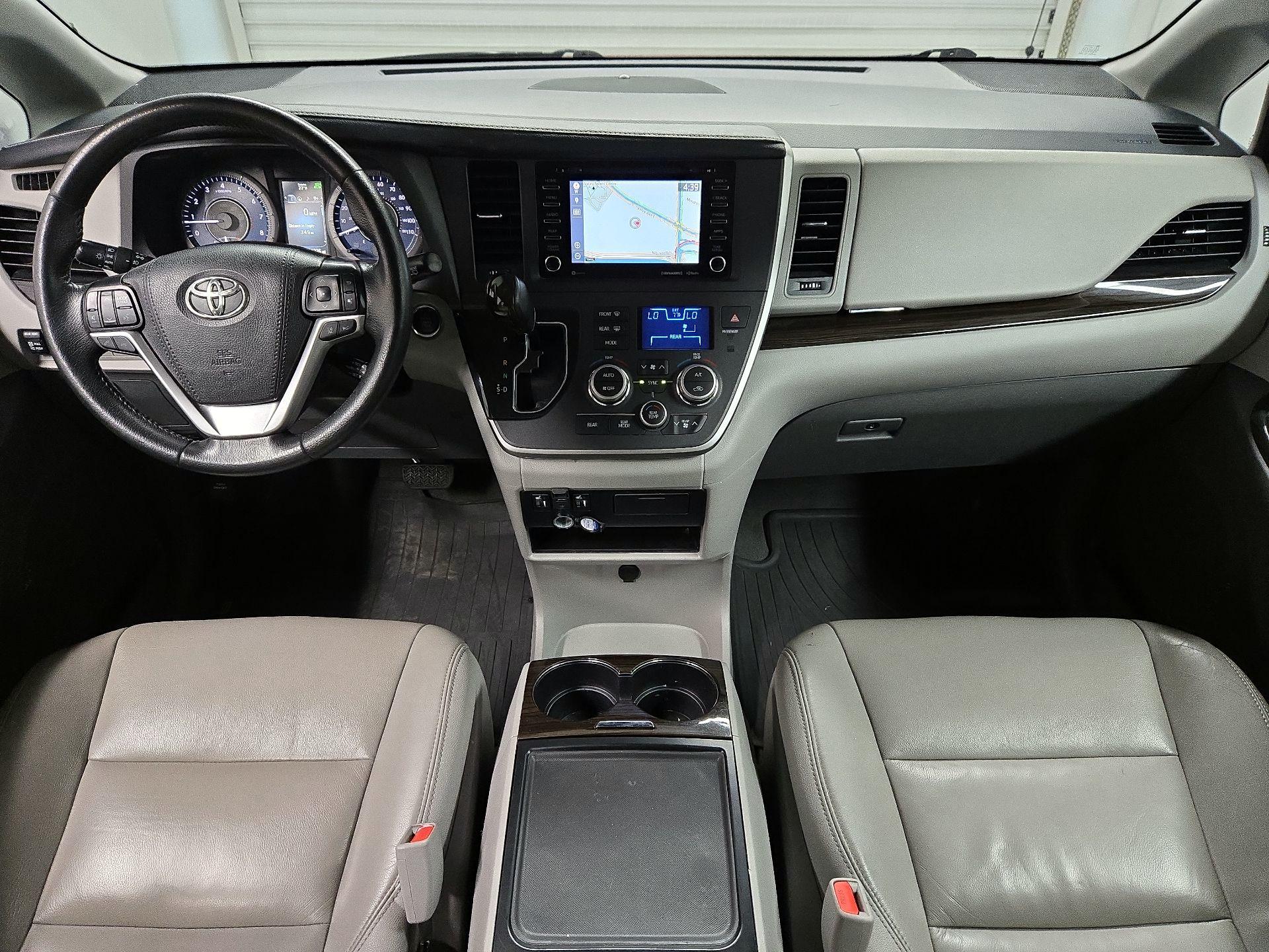 Thumbnail: 2020 Toyota Sienna - 9