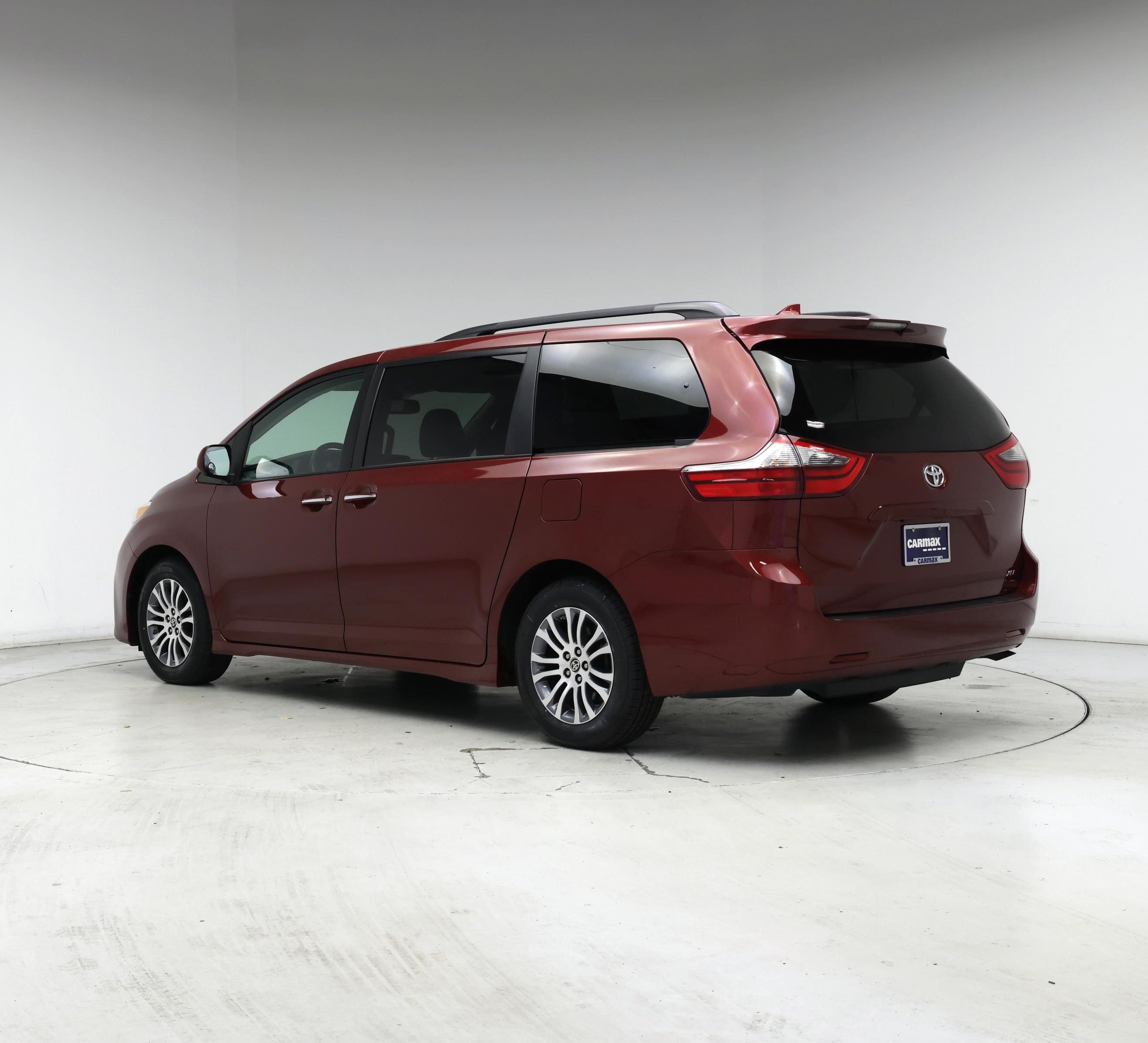 Thumbnail: 2020 Toyota Sienna - 2