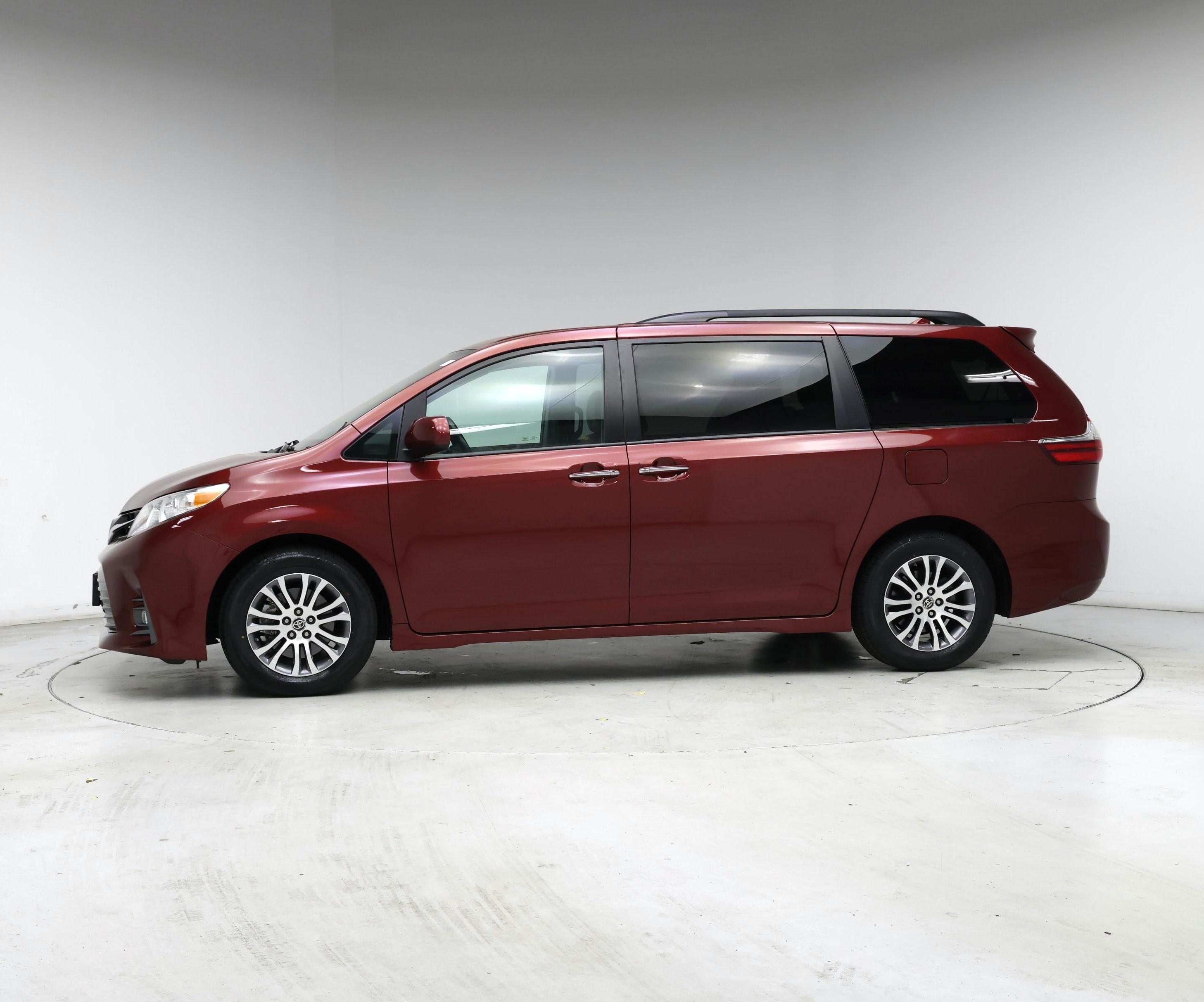 Thumbnail: 2020 Toyota Sienna - 3