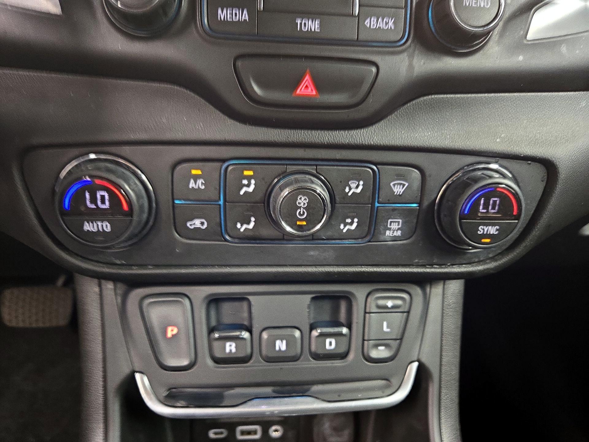 Thumbnail: 2018 GMC Terrain - 17