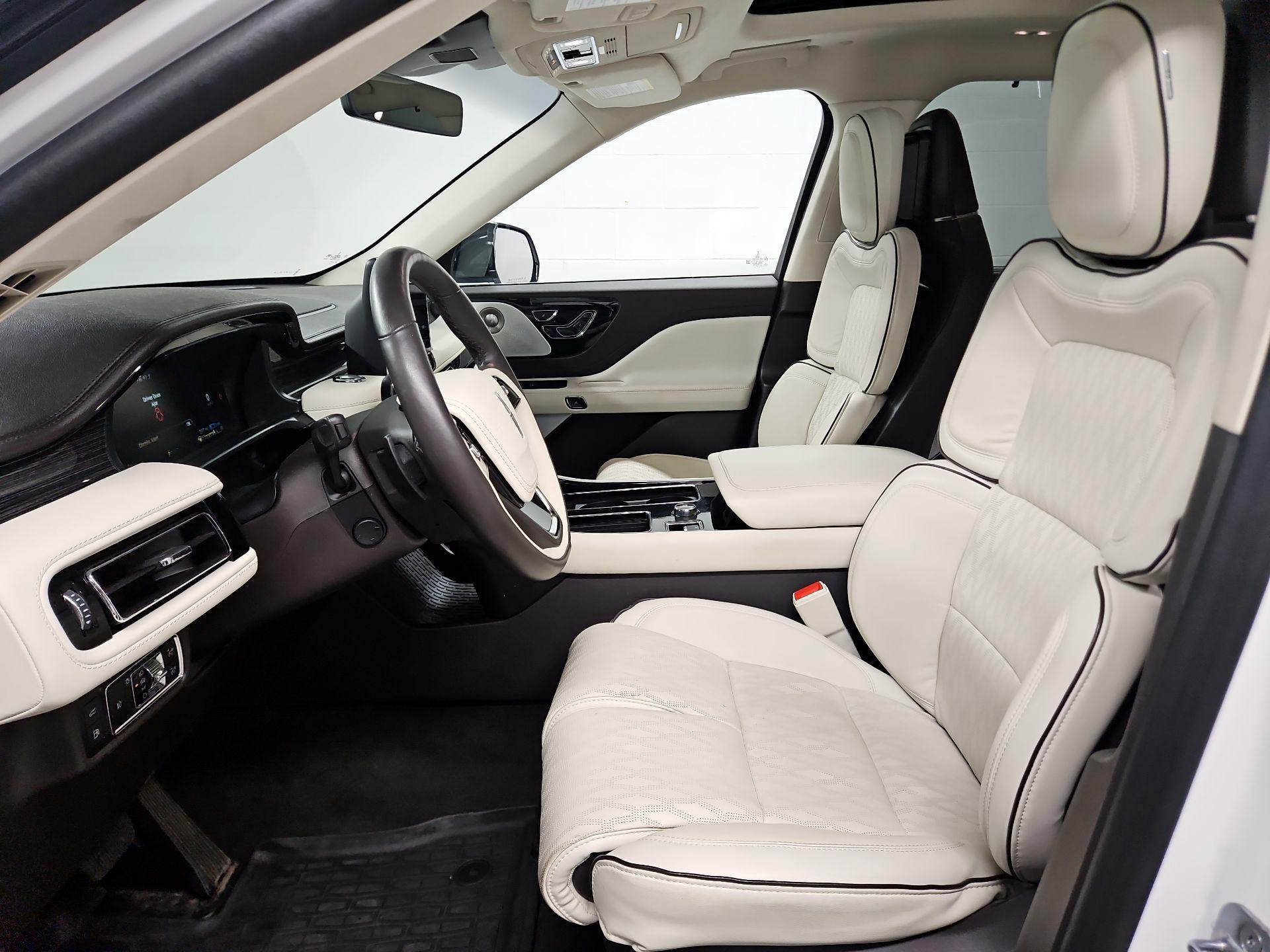 Thumbnail: 2023 Lincoln Aviator - 11
