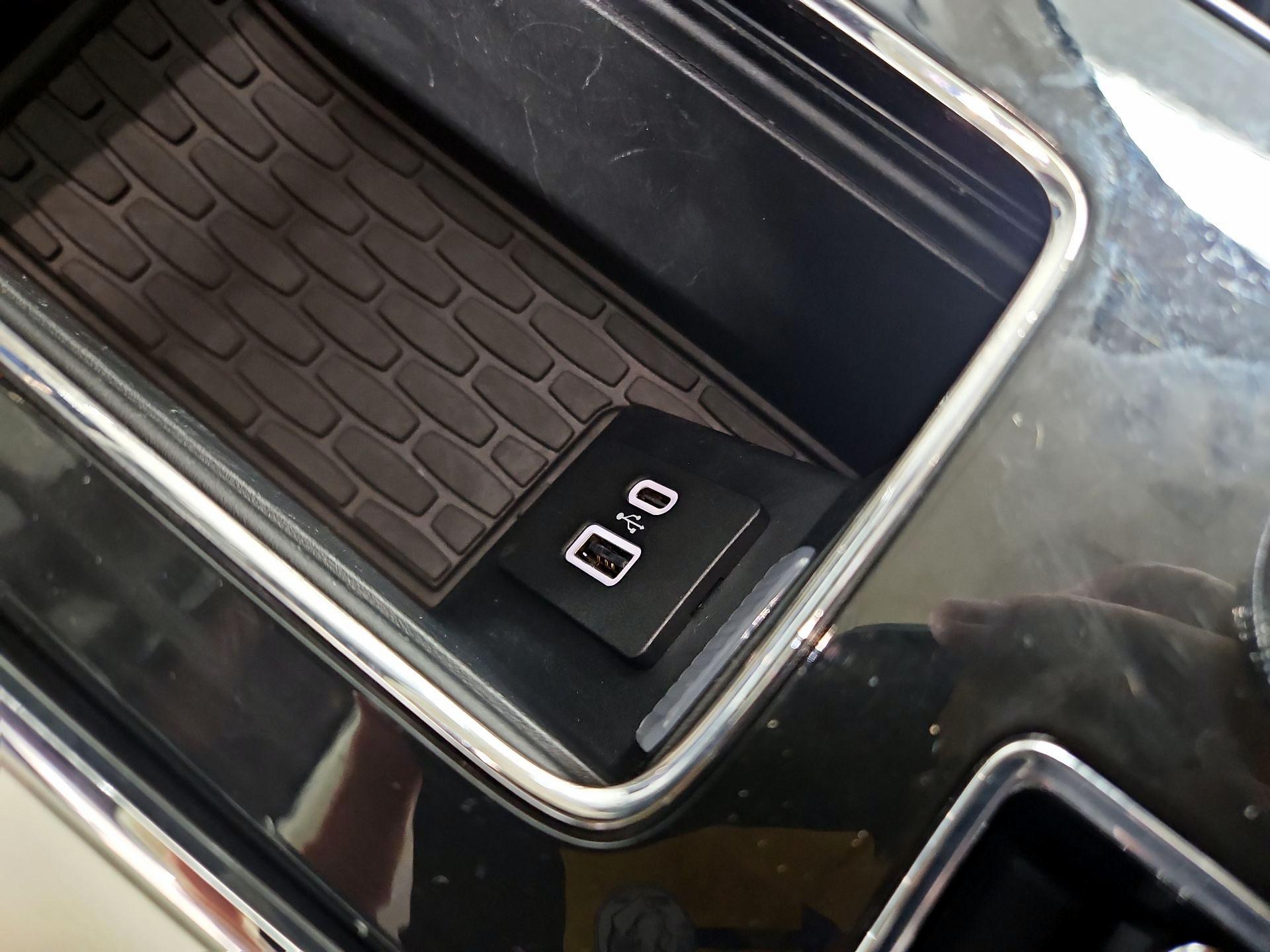 Thumbnail: 2023 Lincoln Aviator - 19