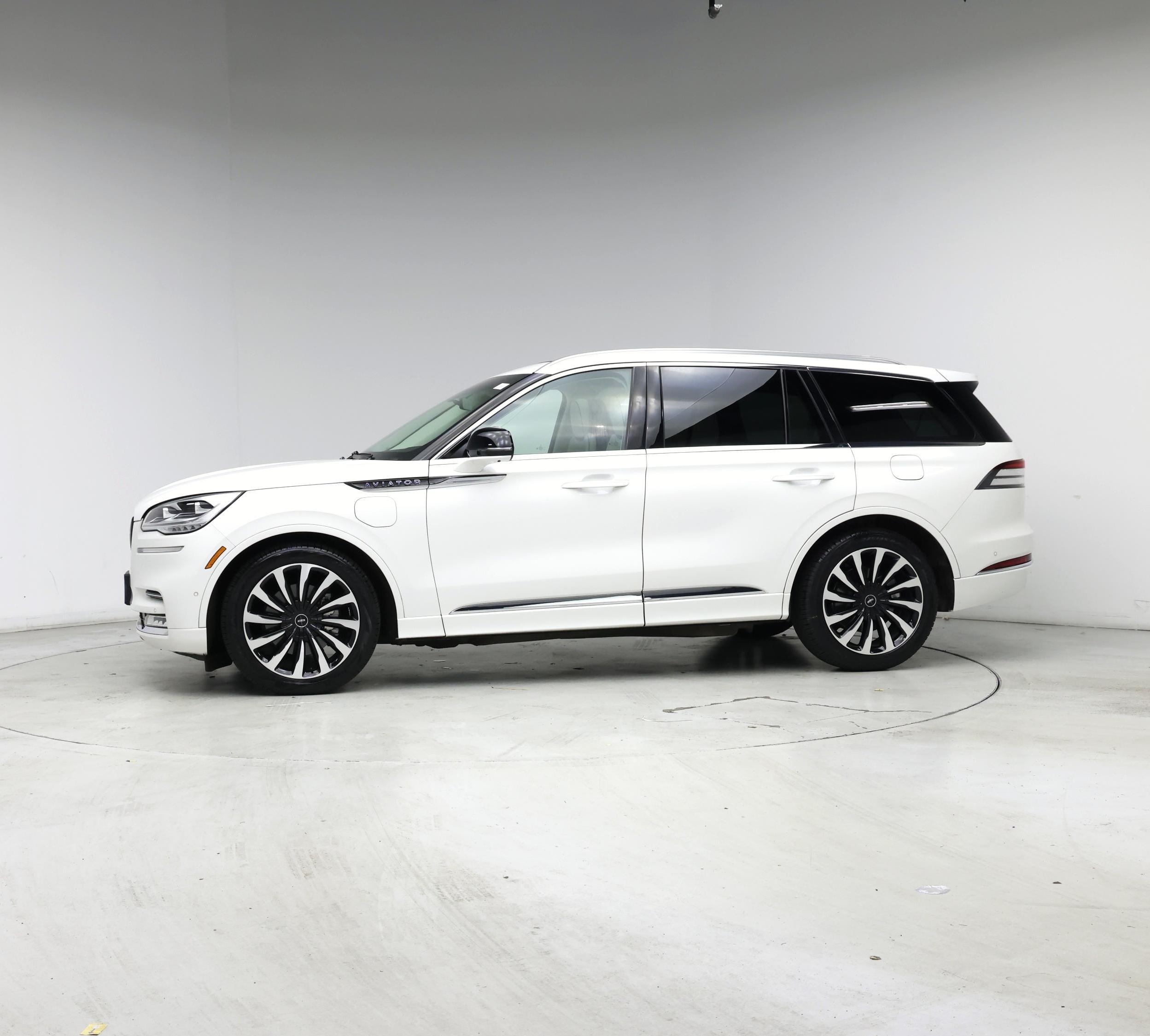 Thumbnail: 2023 Lincoln Aviator - 3