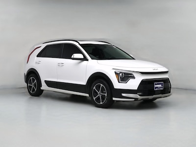 White 2023 Kia Niro SX