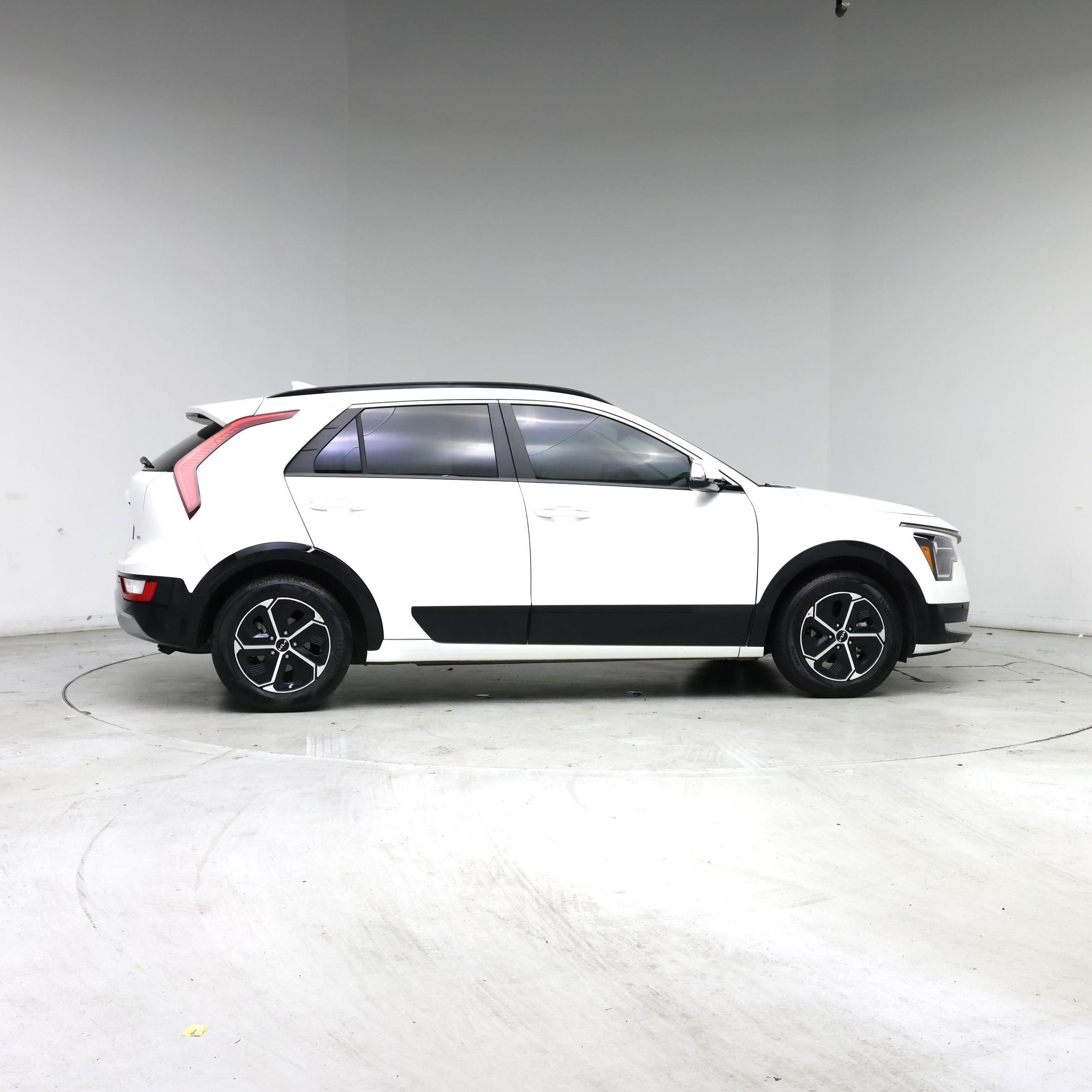 Thumbnail: 2023 Kia Niro - 7