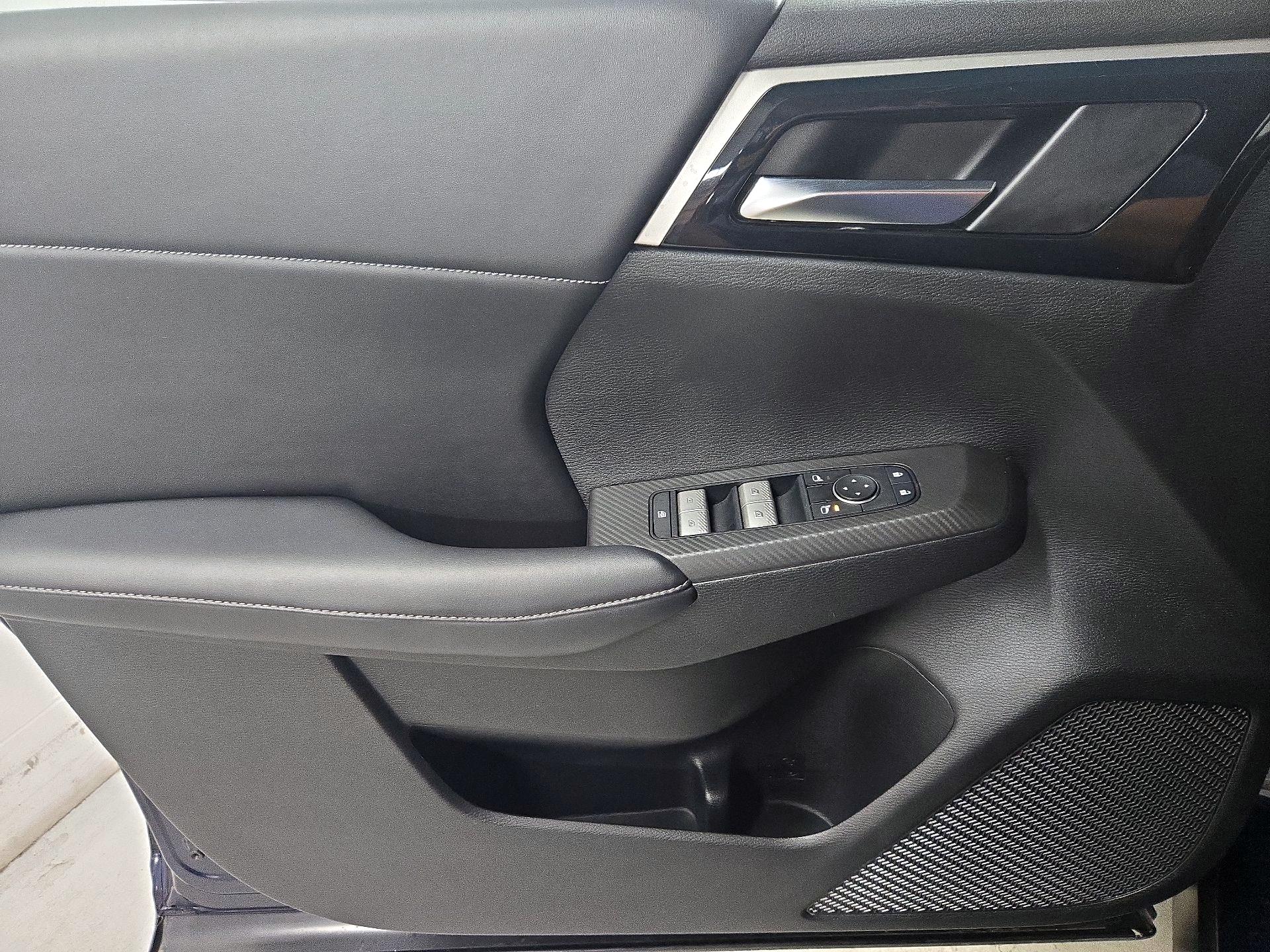 Thumbnail: 2022 Mitsubishi Outlander - 12