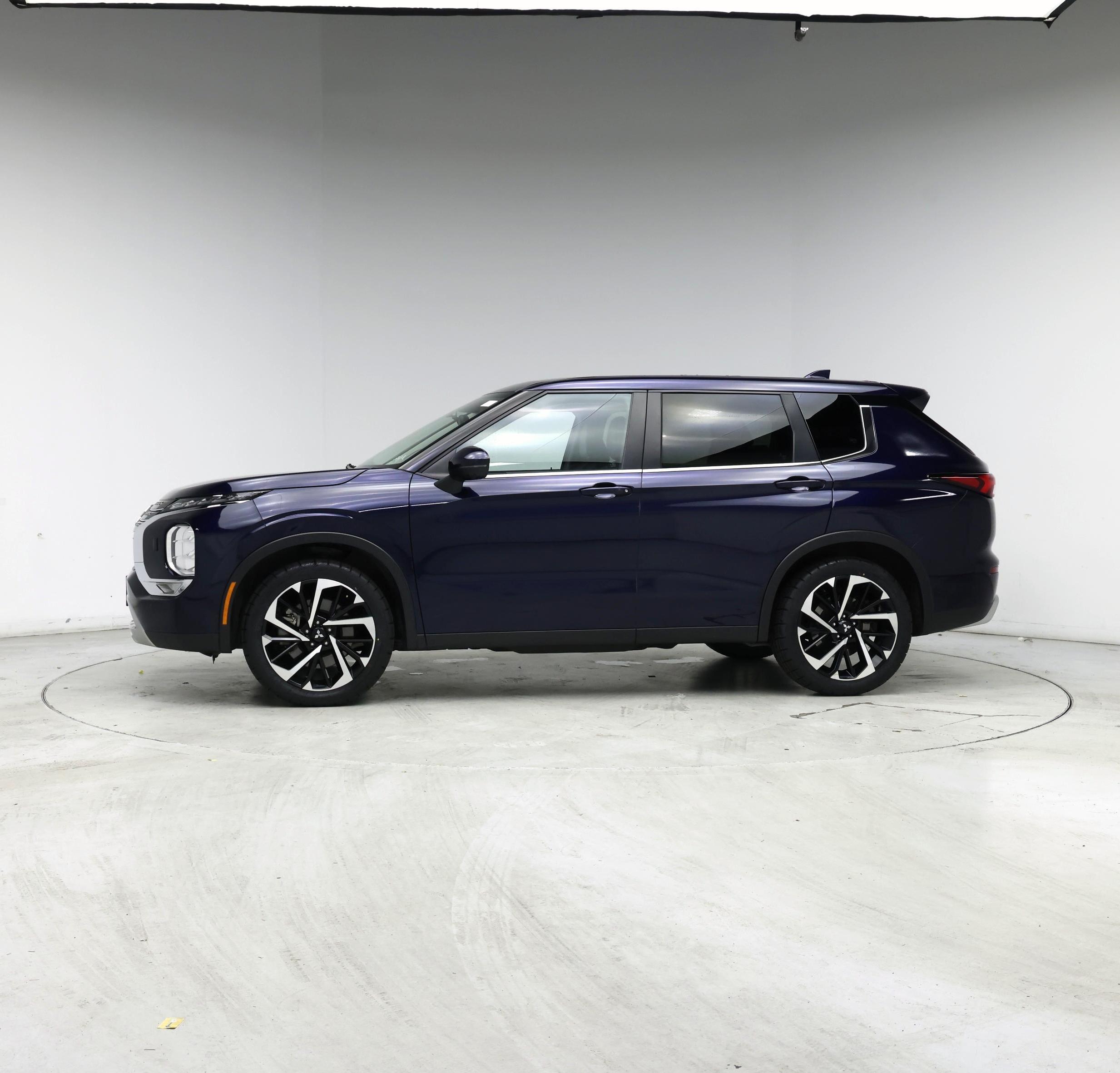 Thumbnail: 2022 Mitsubishi Outlander - 3