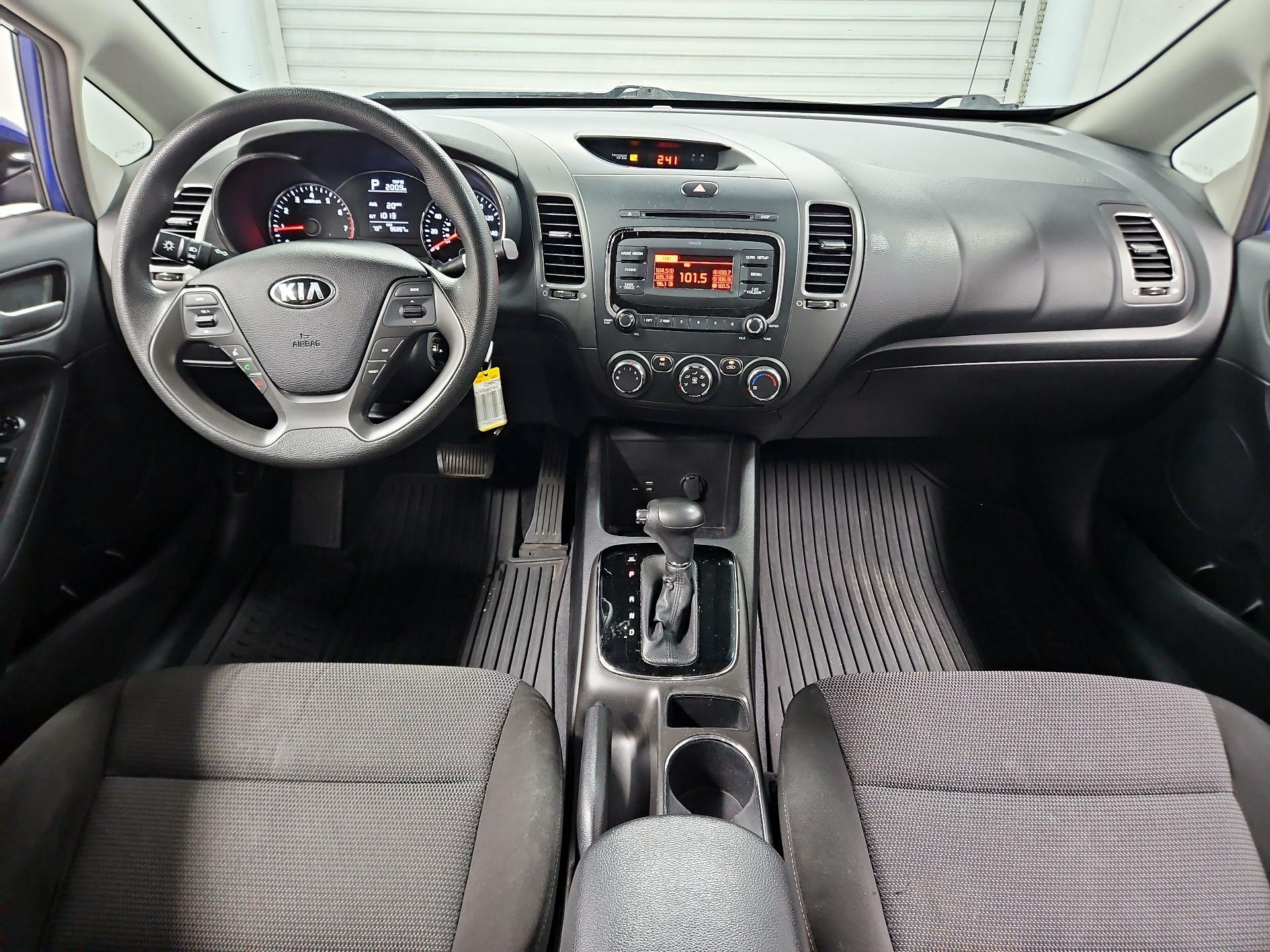 Thumbnail: 2017 Kia Forte - 9