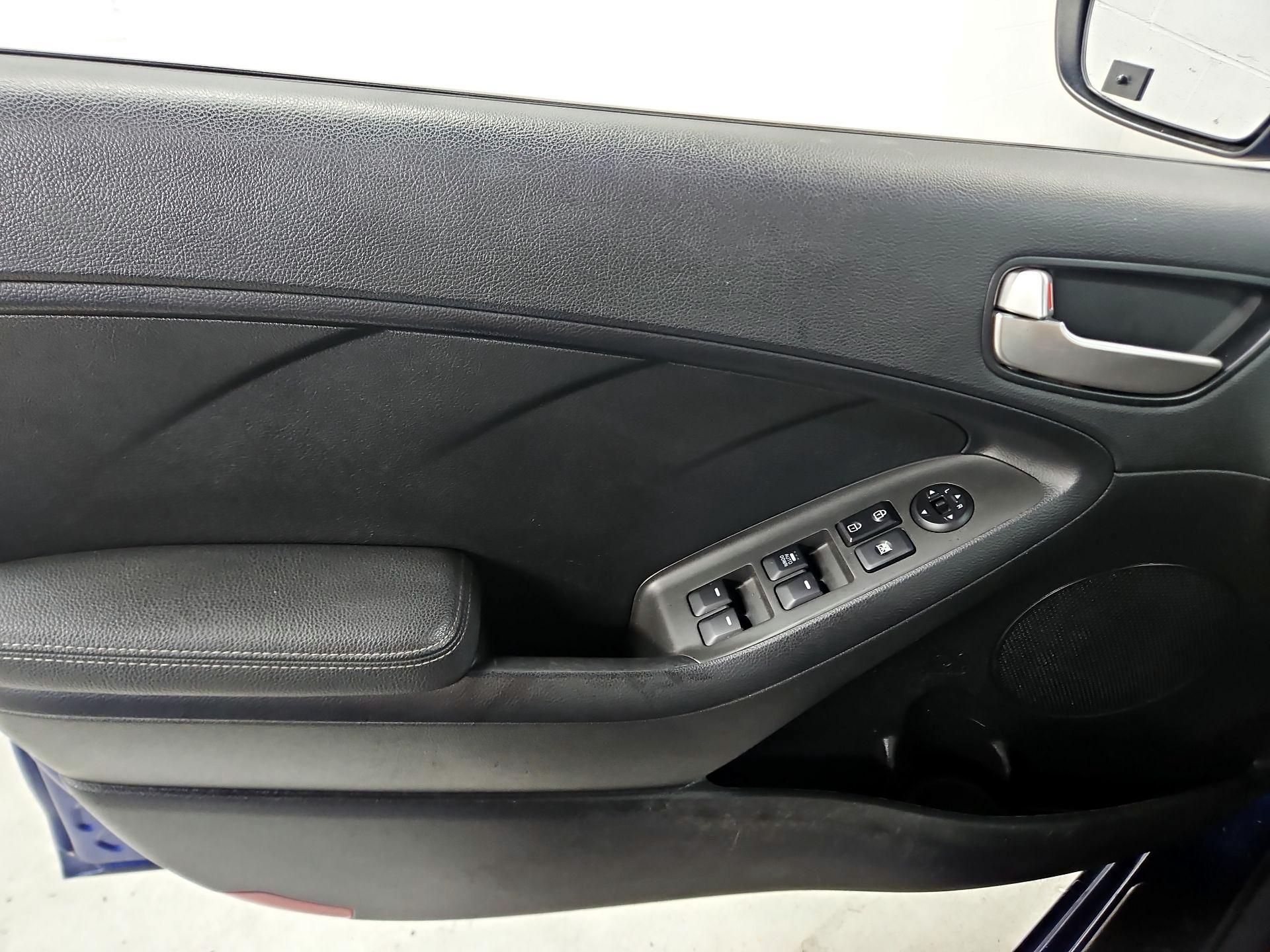 Thumbnail: 2017 Kia Forte - 12