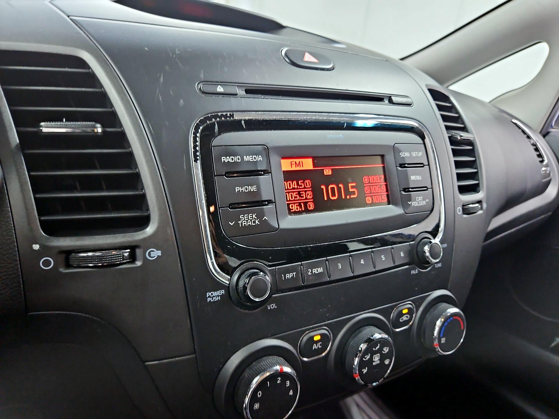 Thumbnail: 2017 Kia Forte - 14