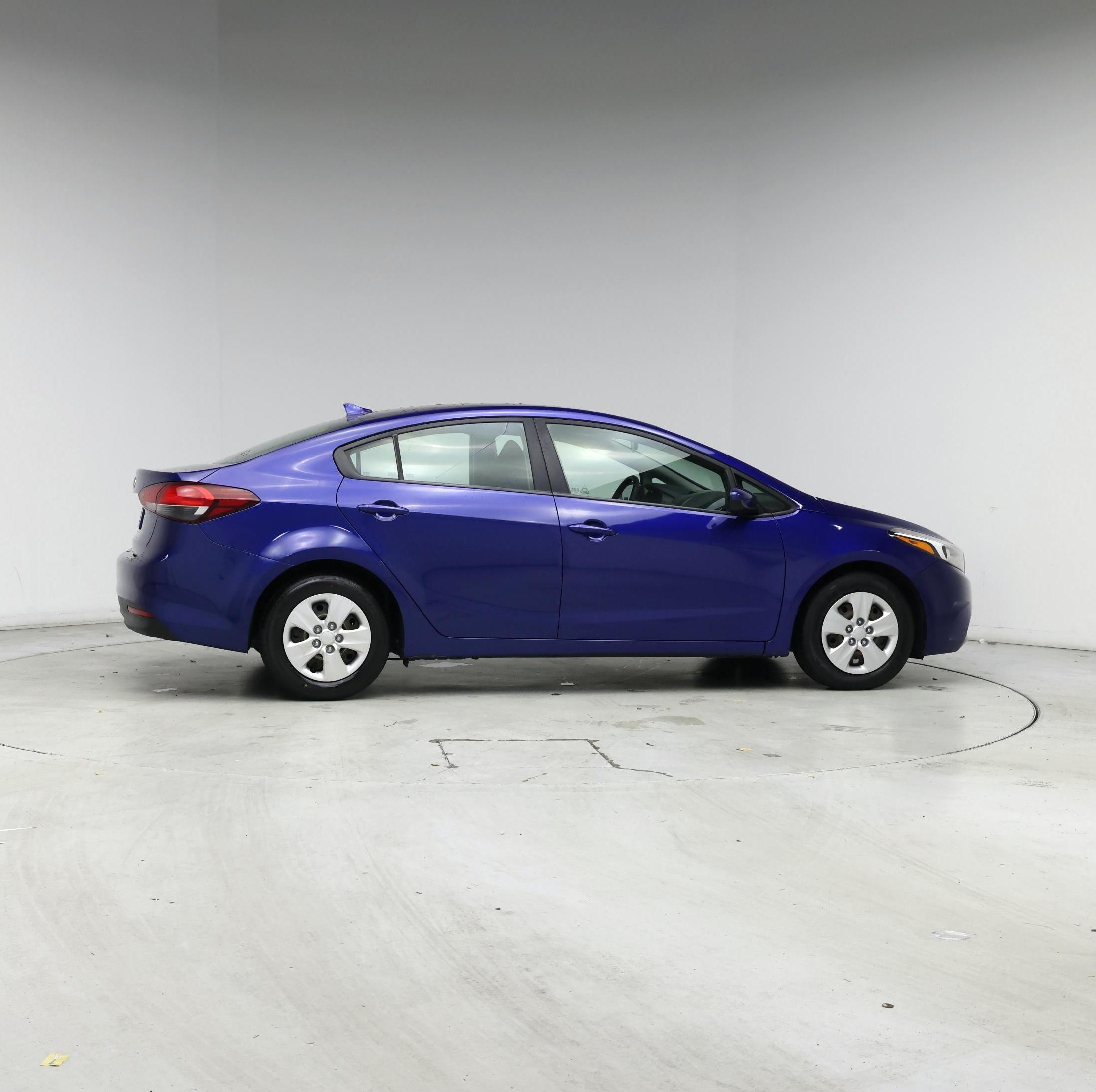Thumbnail: 2017 Kia Forte - 7