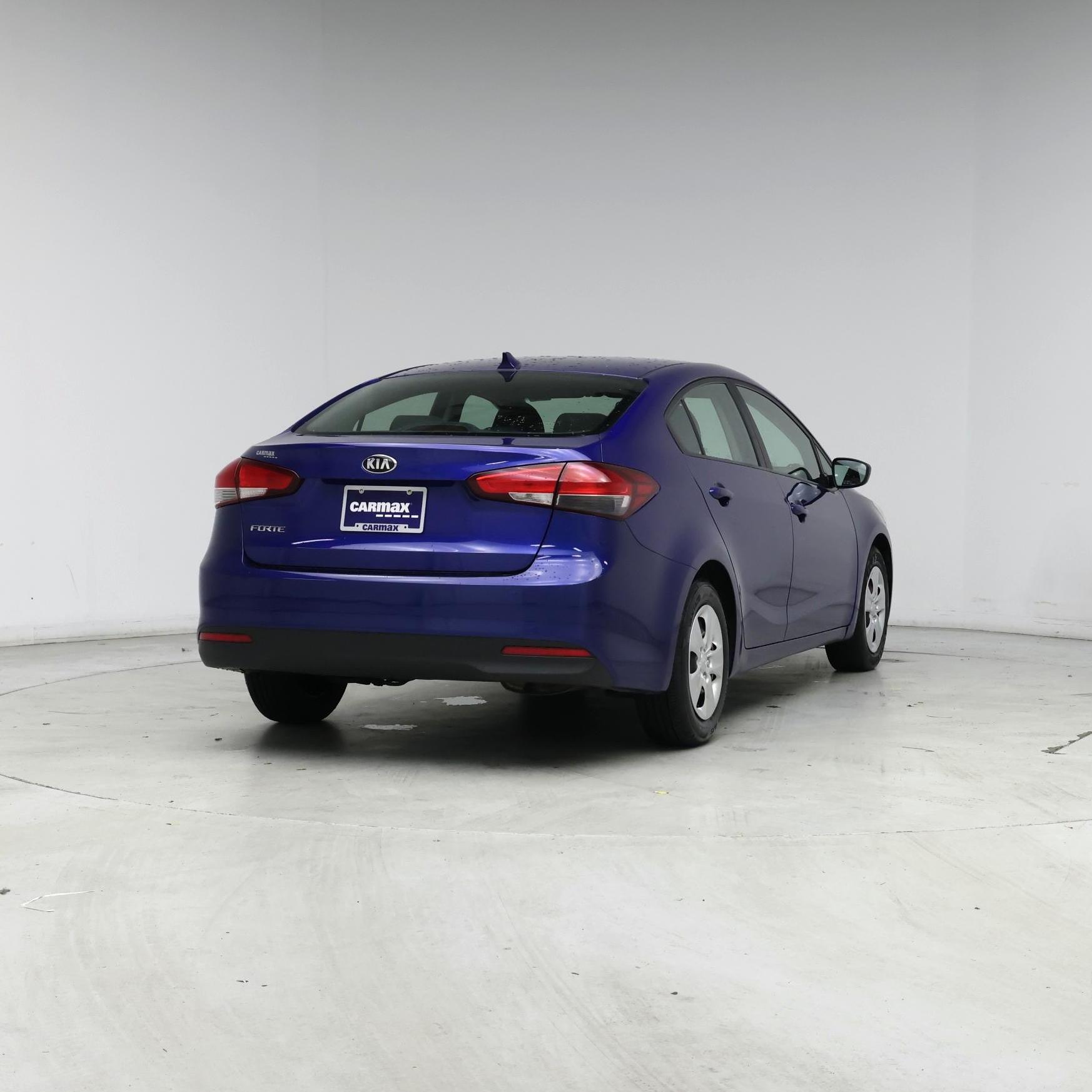 Thumbnail: 2017 Kia Forte - 8