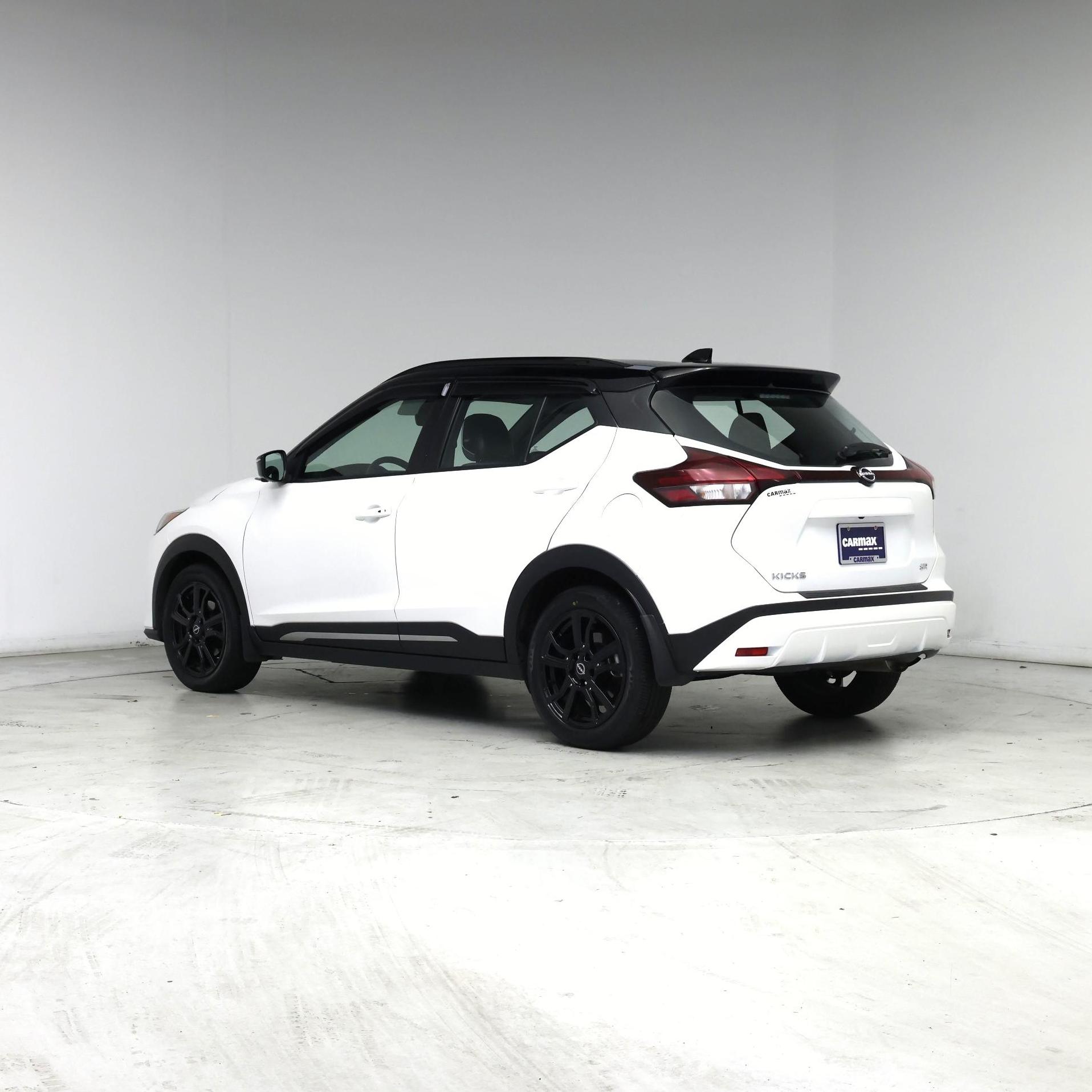 Thumbnail: 2023 Nissan Kicks - 2