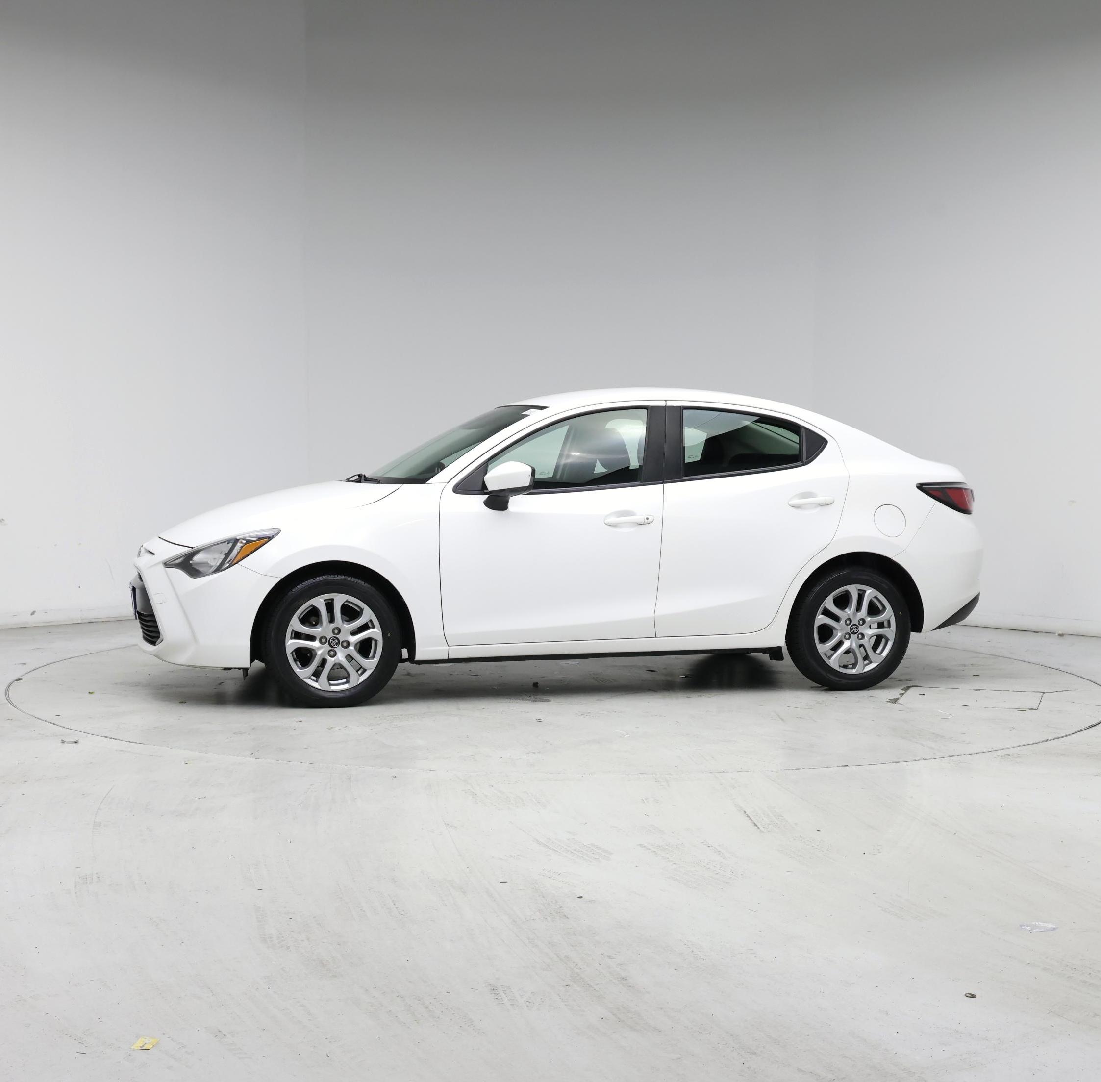 Thumbnail: 2018 Toyota Yaris iA - 3