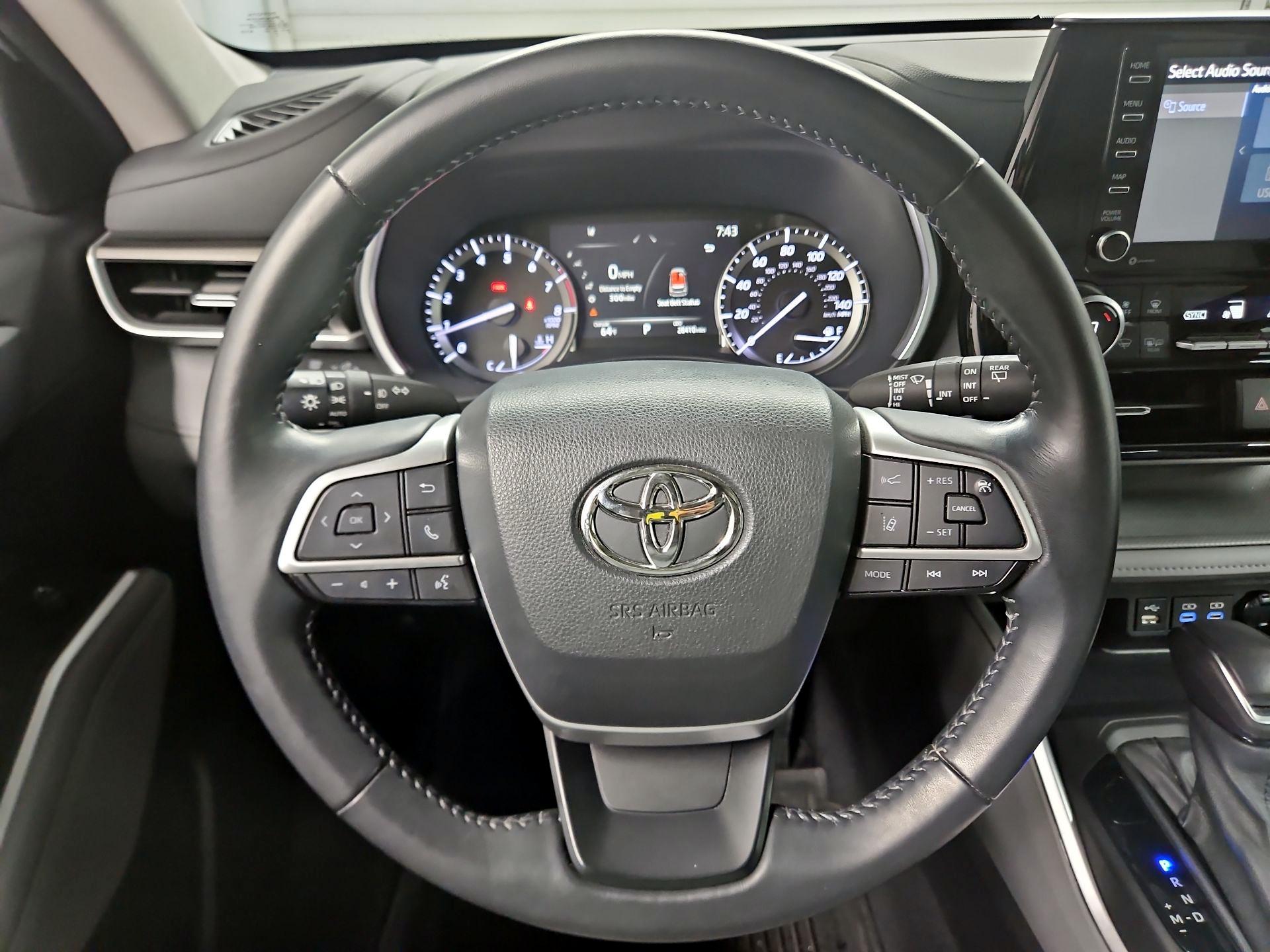 Thumbnail: 2022 Toyota Highlander - 10