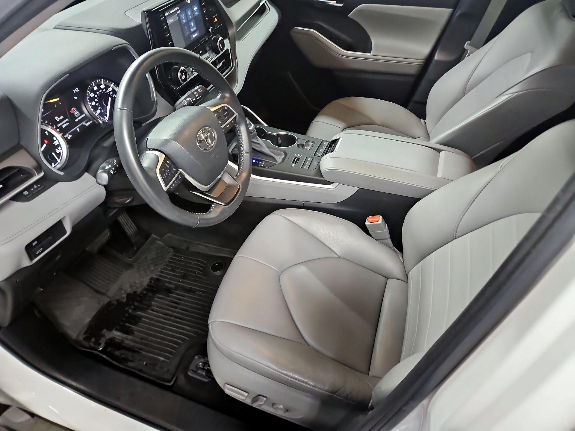 Thumbnail: 2022 Toyota Highlander - 11