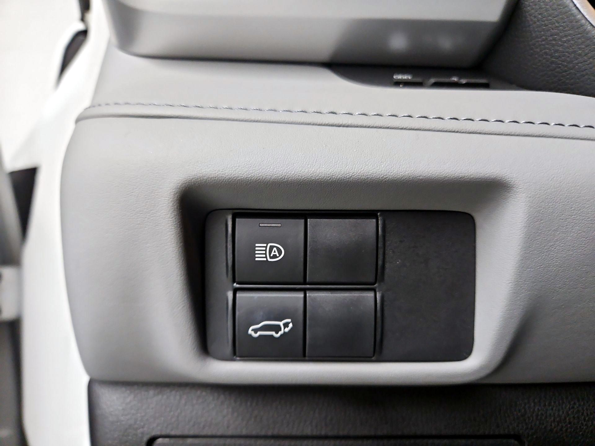 Thumbnail: 2022 Toyota Highlander - 13