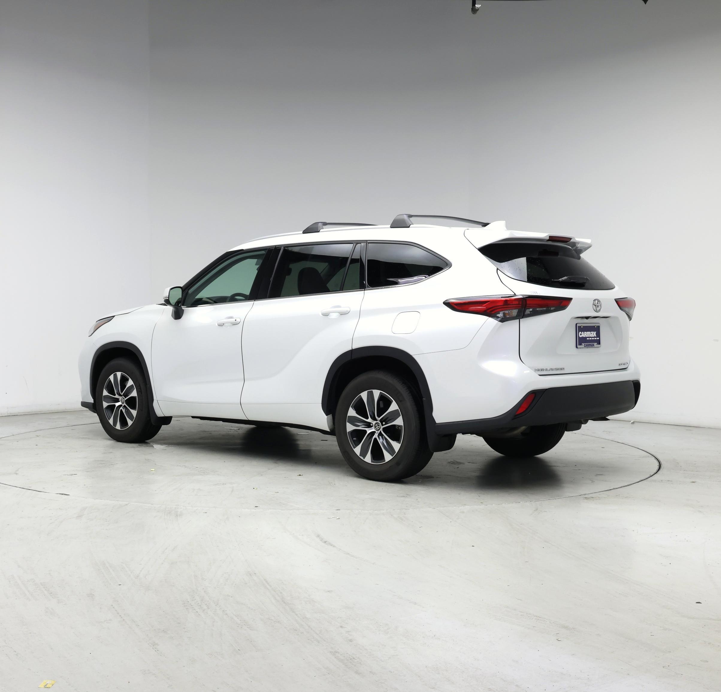 Thumbnail: 2022 Toyota Highlander - 2