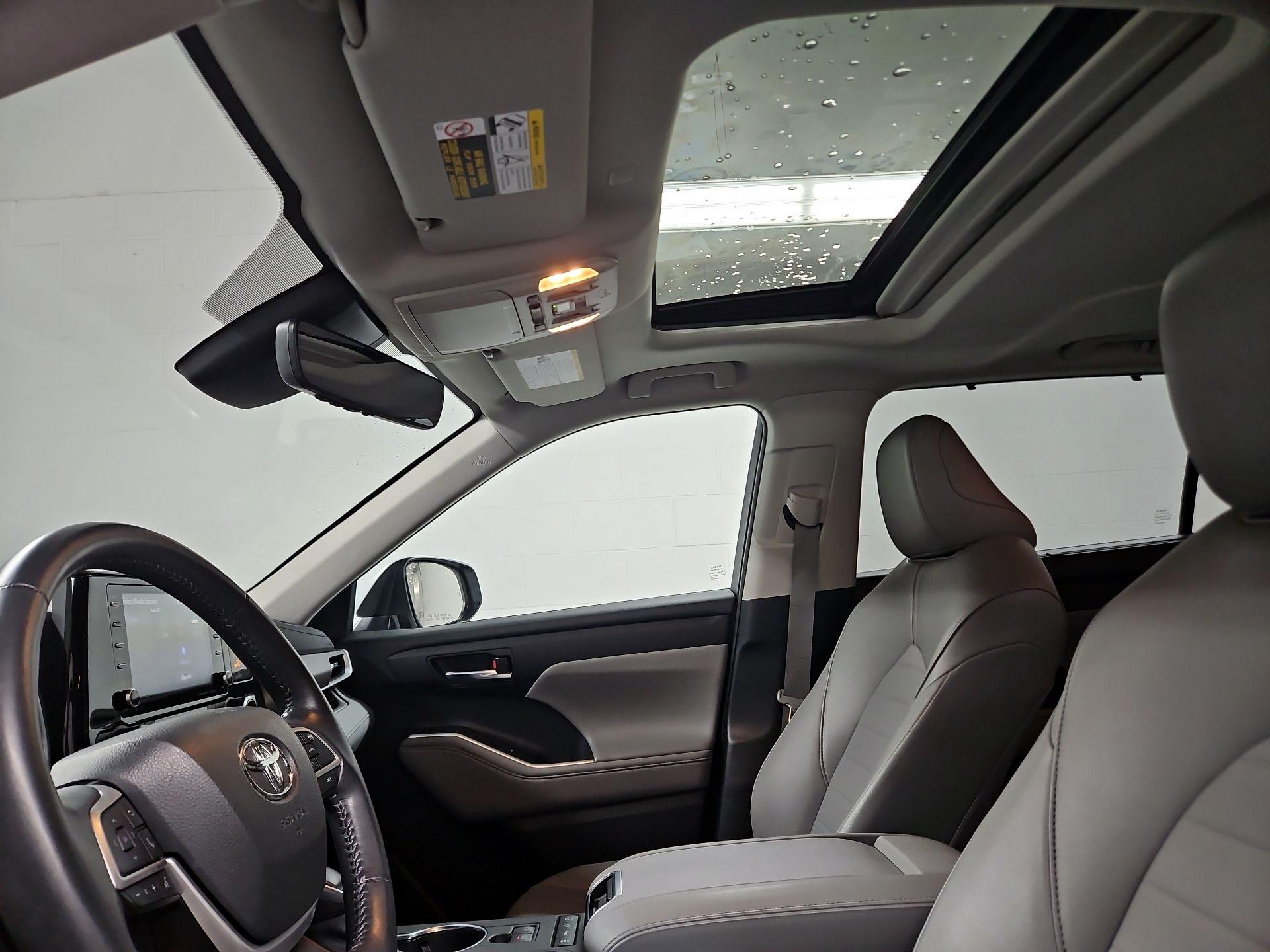 Thumbnail: 2022 Toyota Highlander - 19