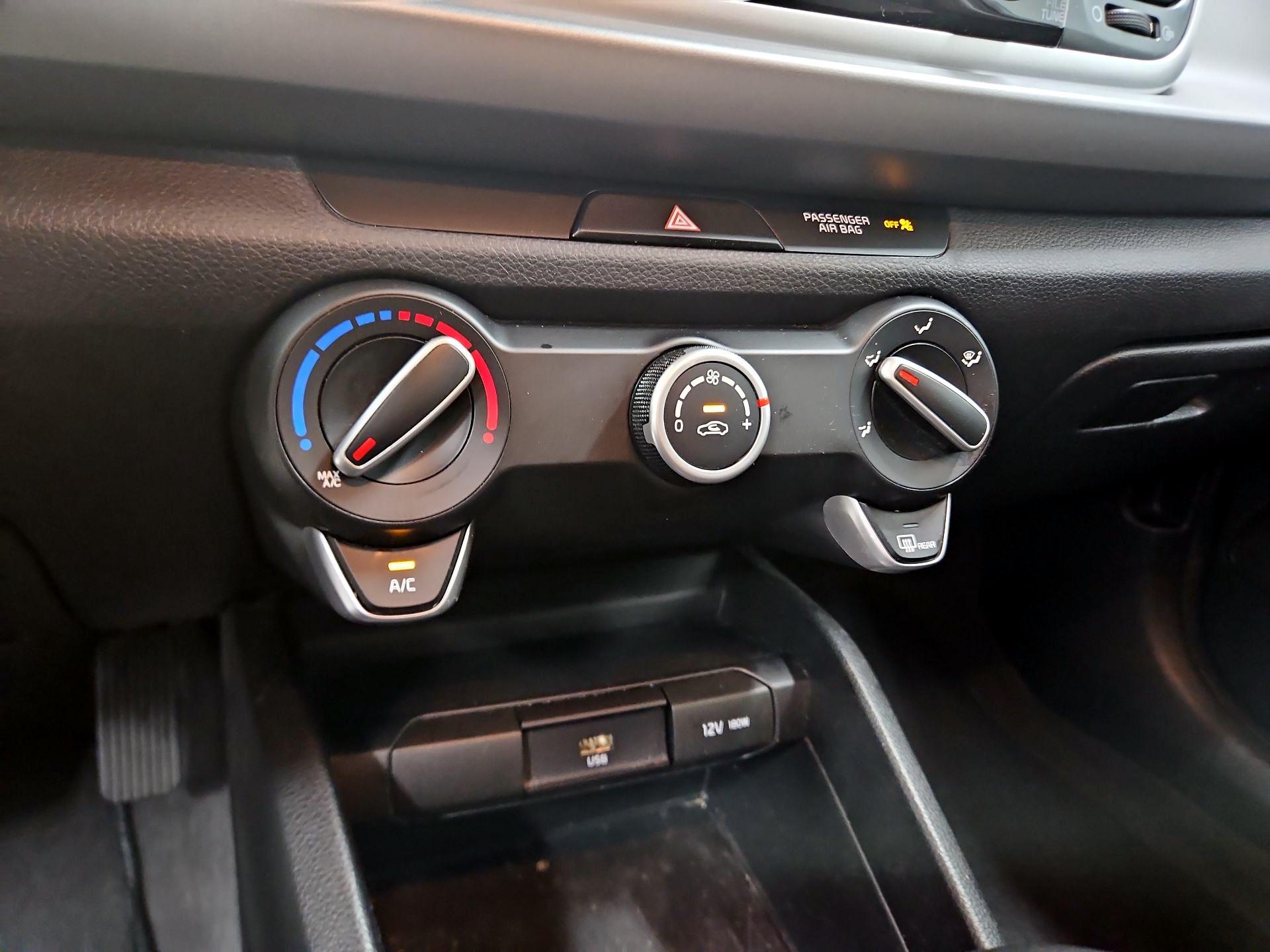 Thumbnail: 2021 Kia Rio - 16
