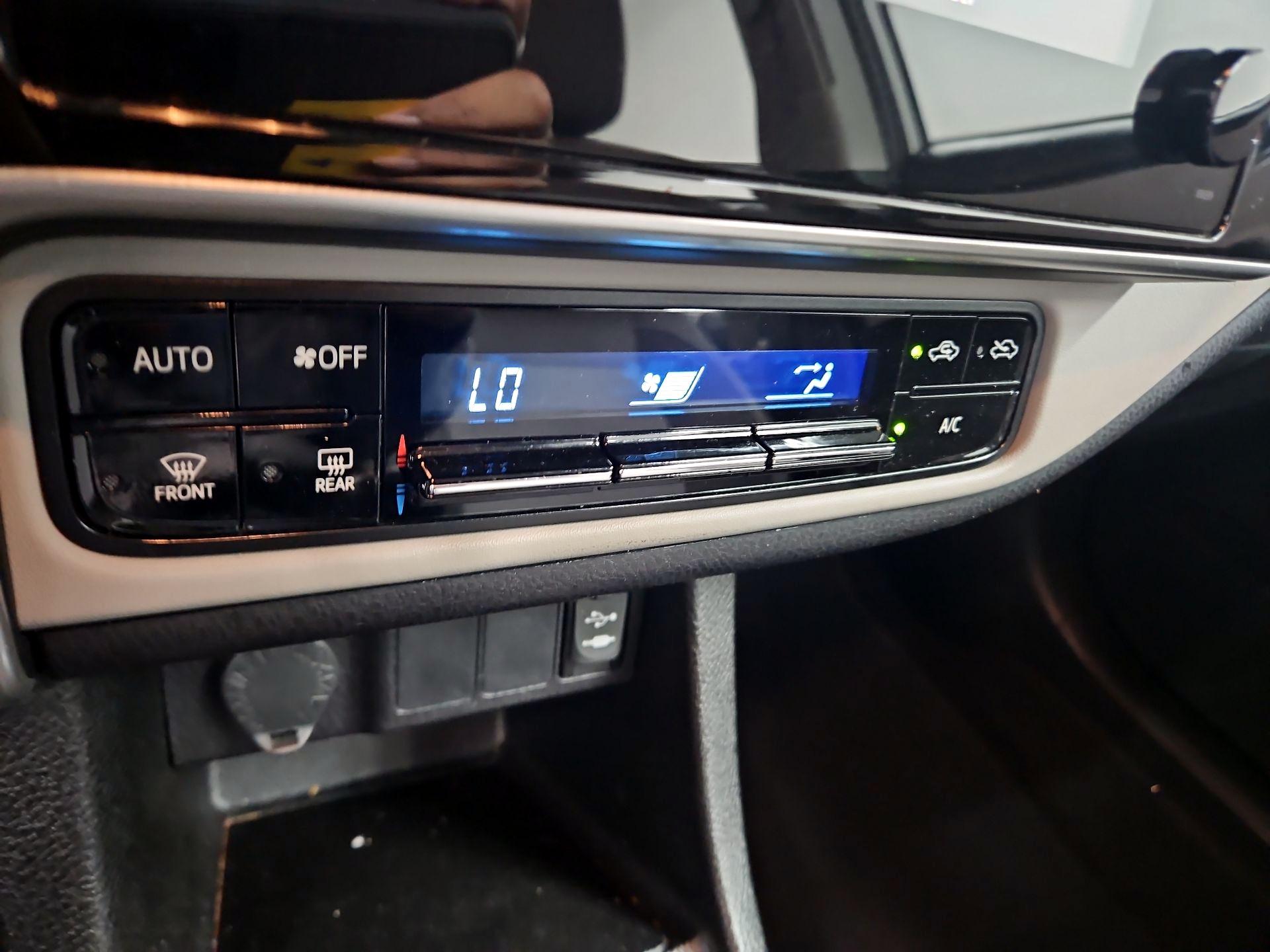 Thumbnail: 2019 Toyota Corolla - 16