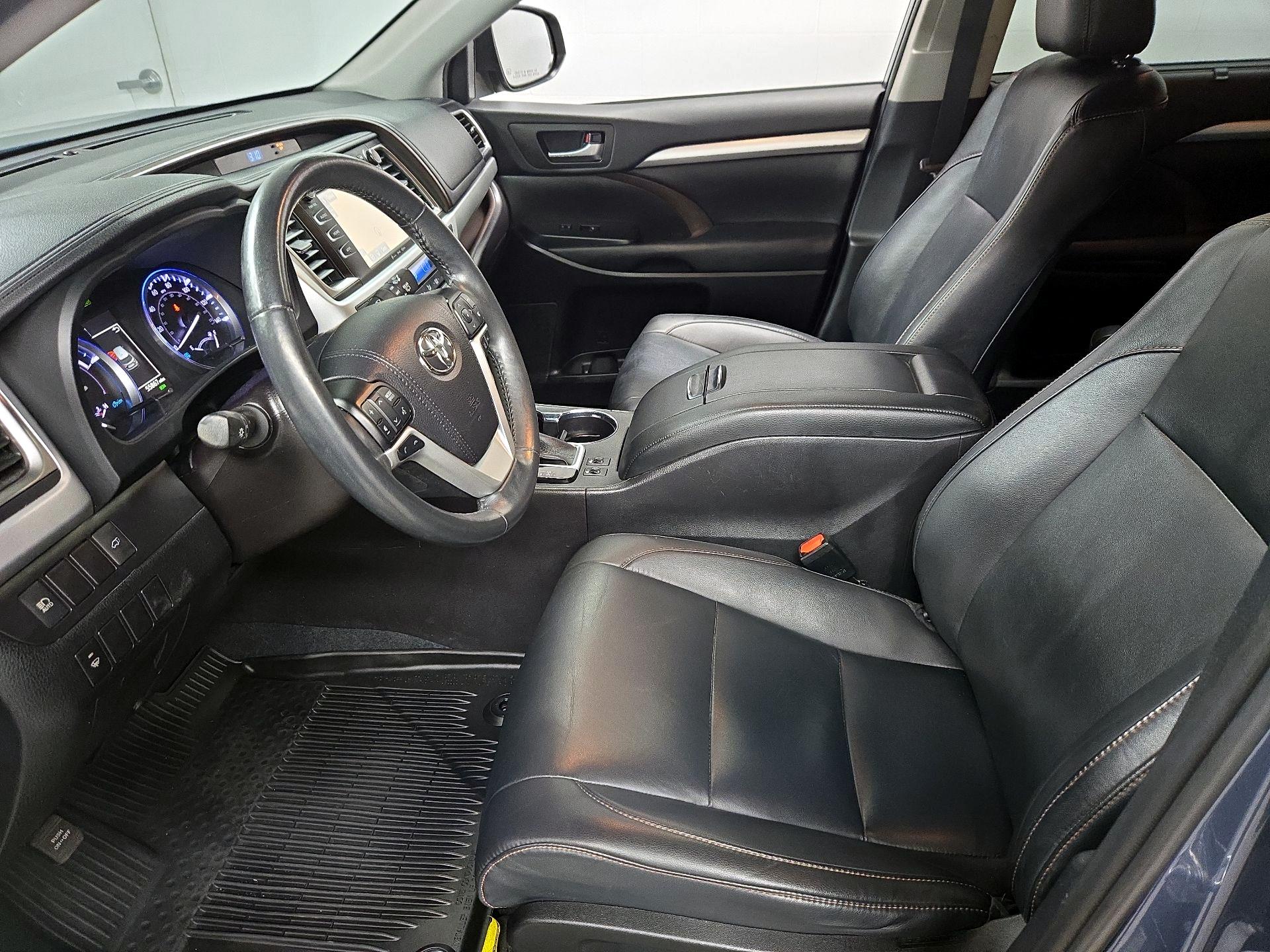 Thumbnail: 2019 Toyota Highlander - 11