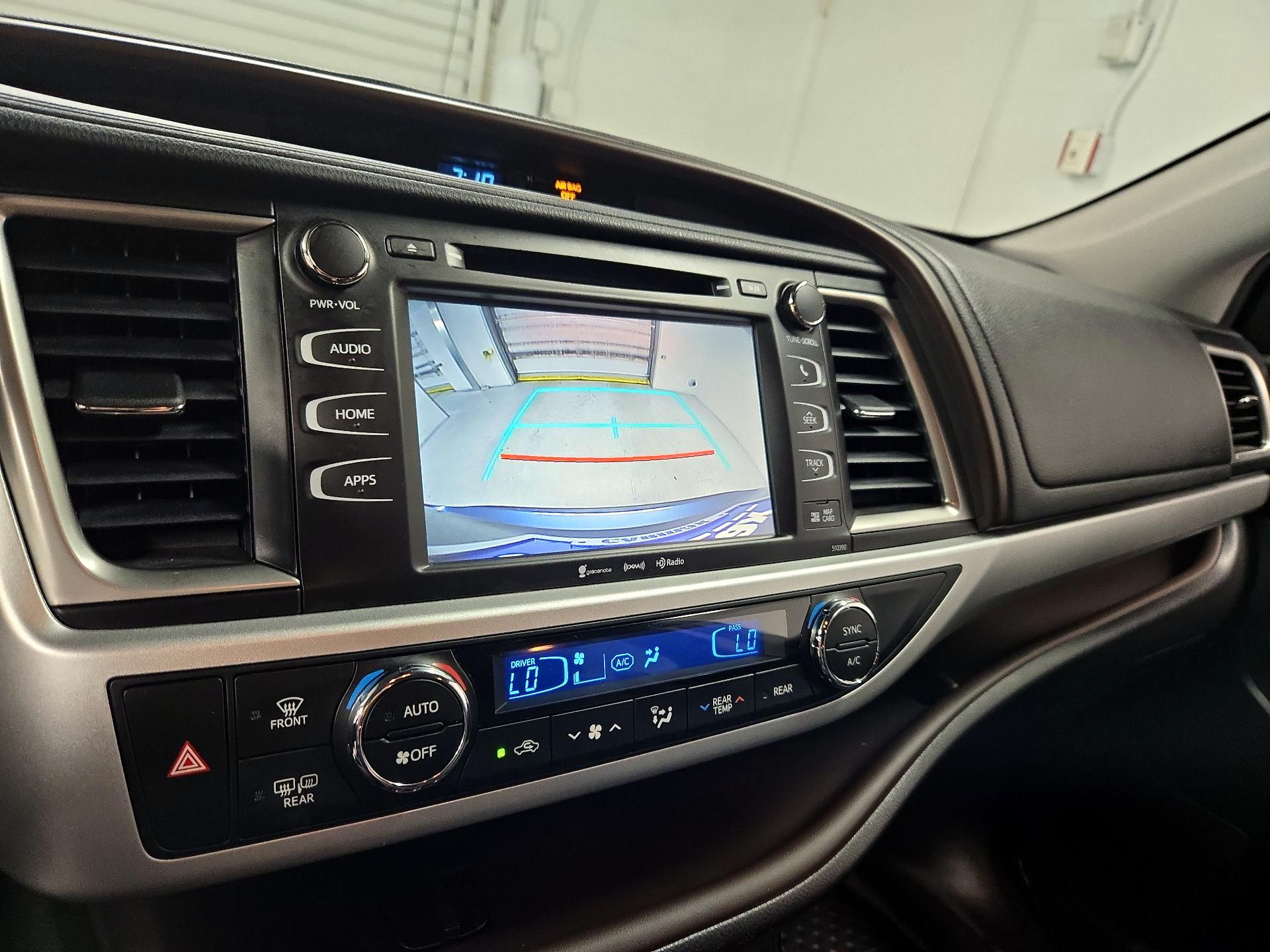Thumbnail: 2019 Toyota Highlander - 15