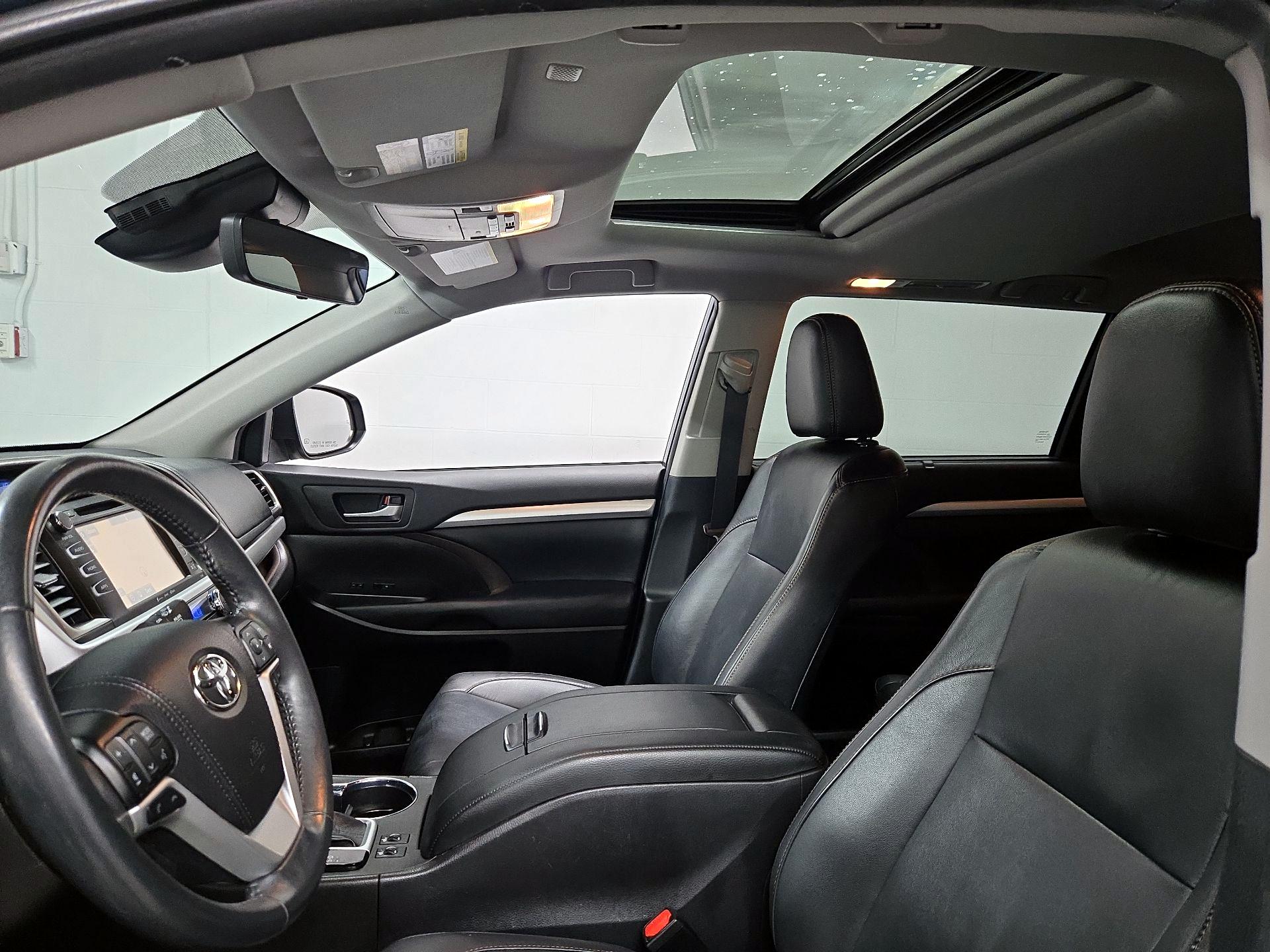 Thumbnail: 2019 Toyota Highlander - 20