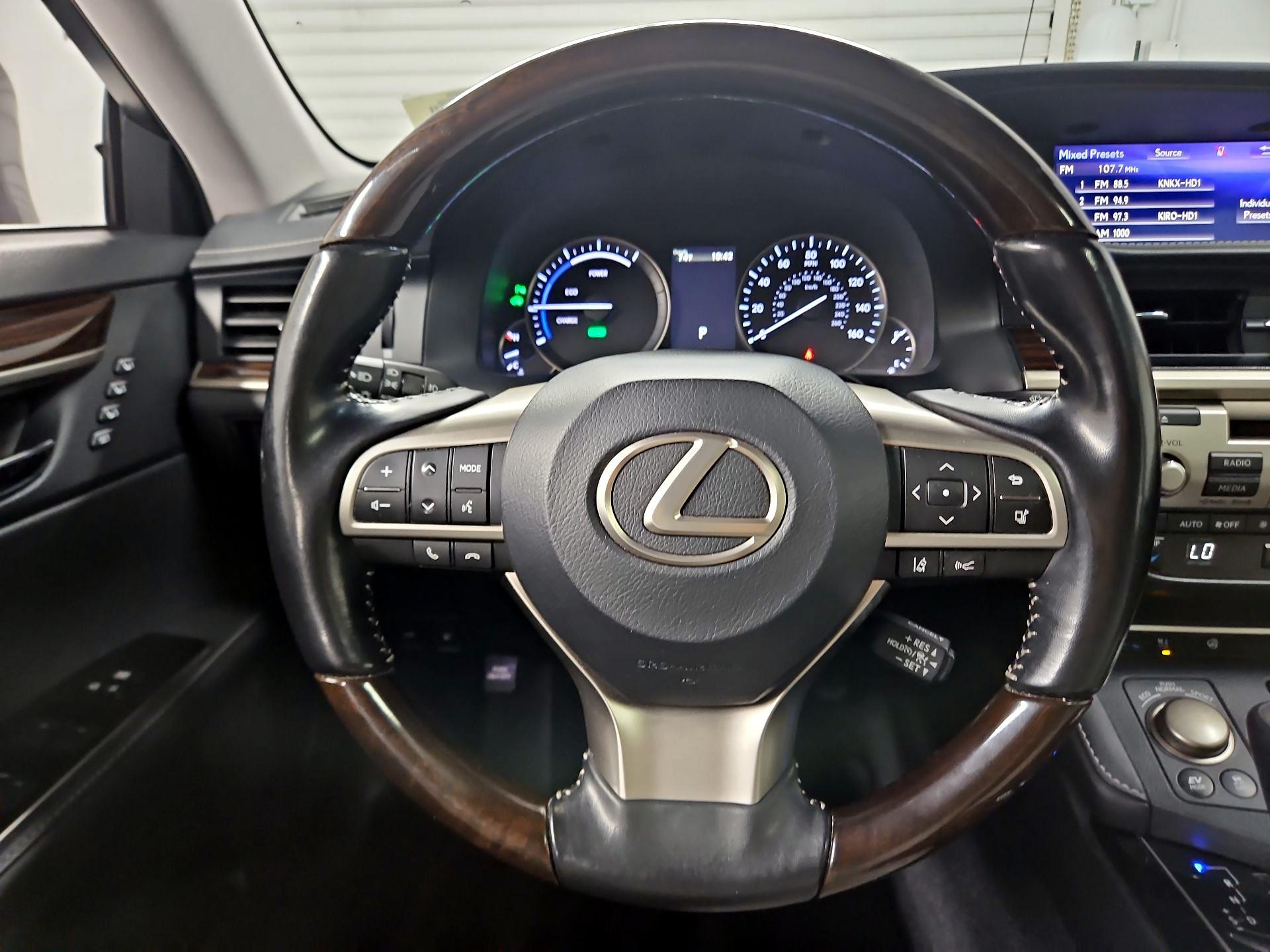 Thumbnail: 2017 Lexus ES - 10
