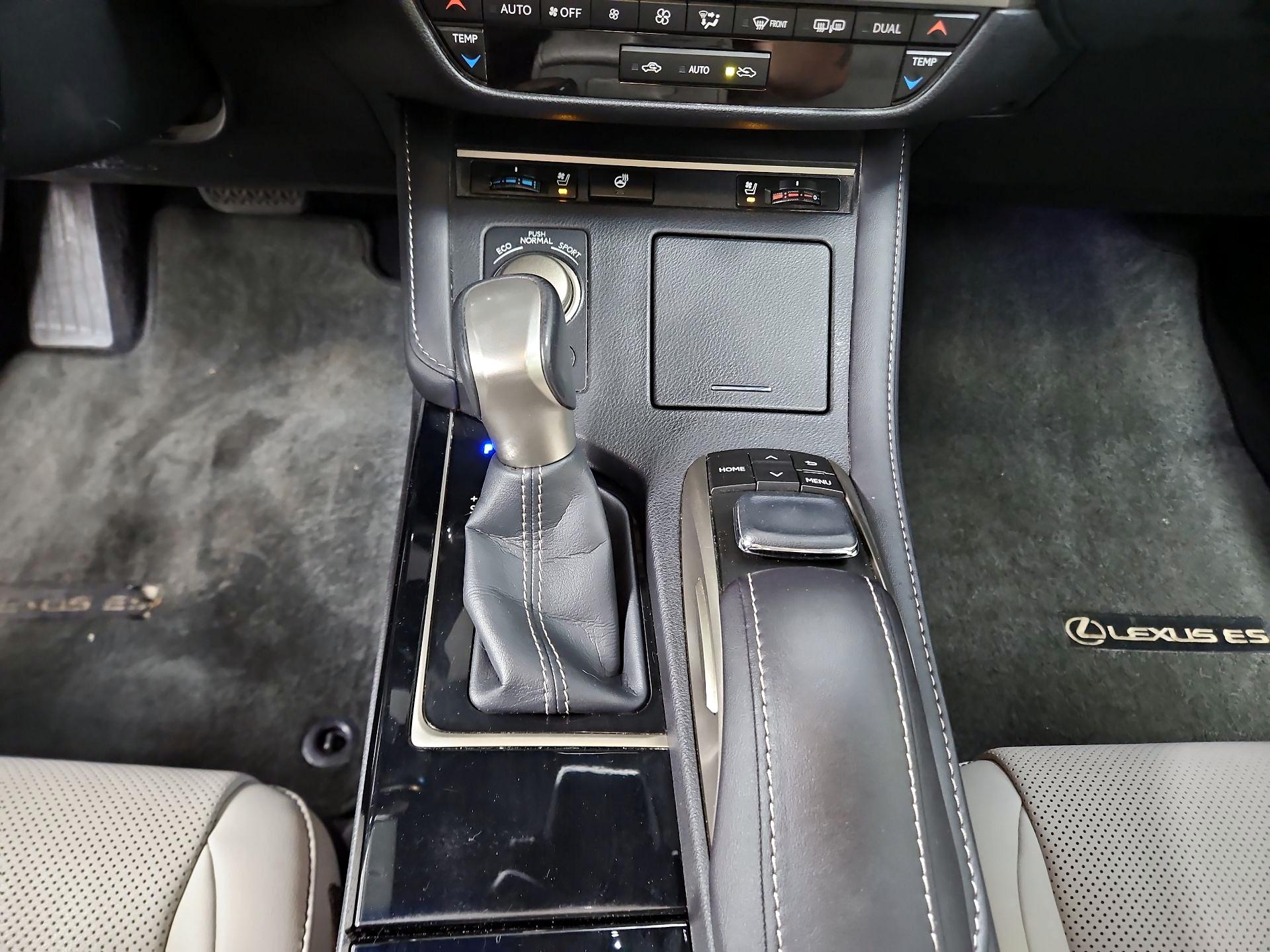 Thumbnail: 2017 Lexus ES - 17
