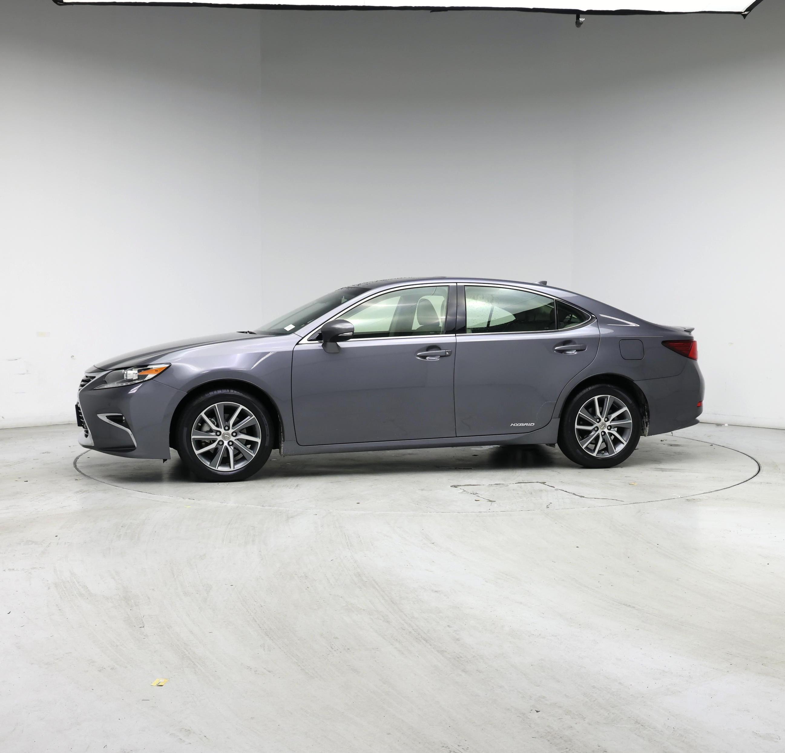 Thumbnail: 2017 Lexus ES - 3