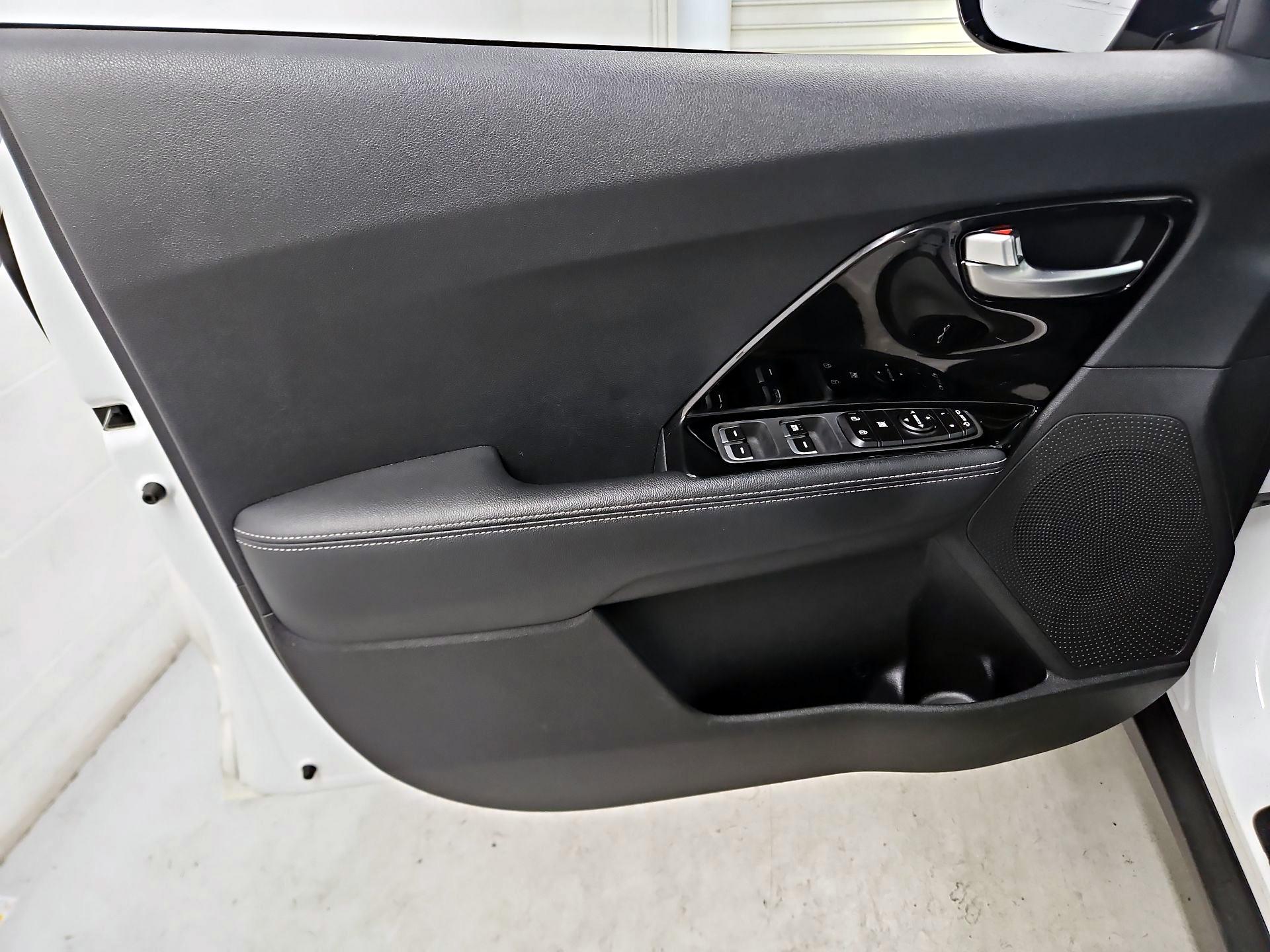 Thumbnail: 2021 Kia Niro - 12