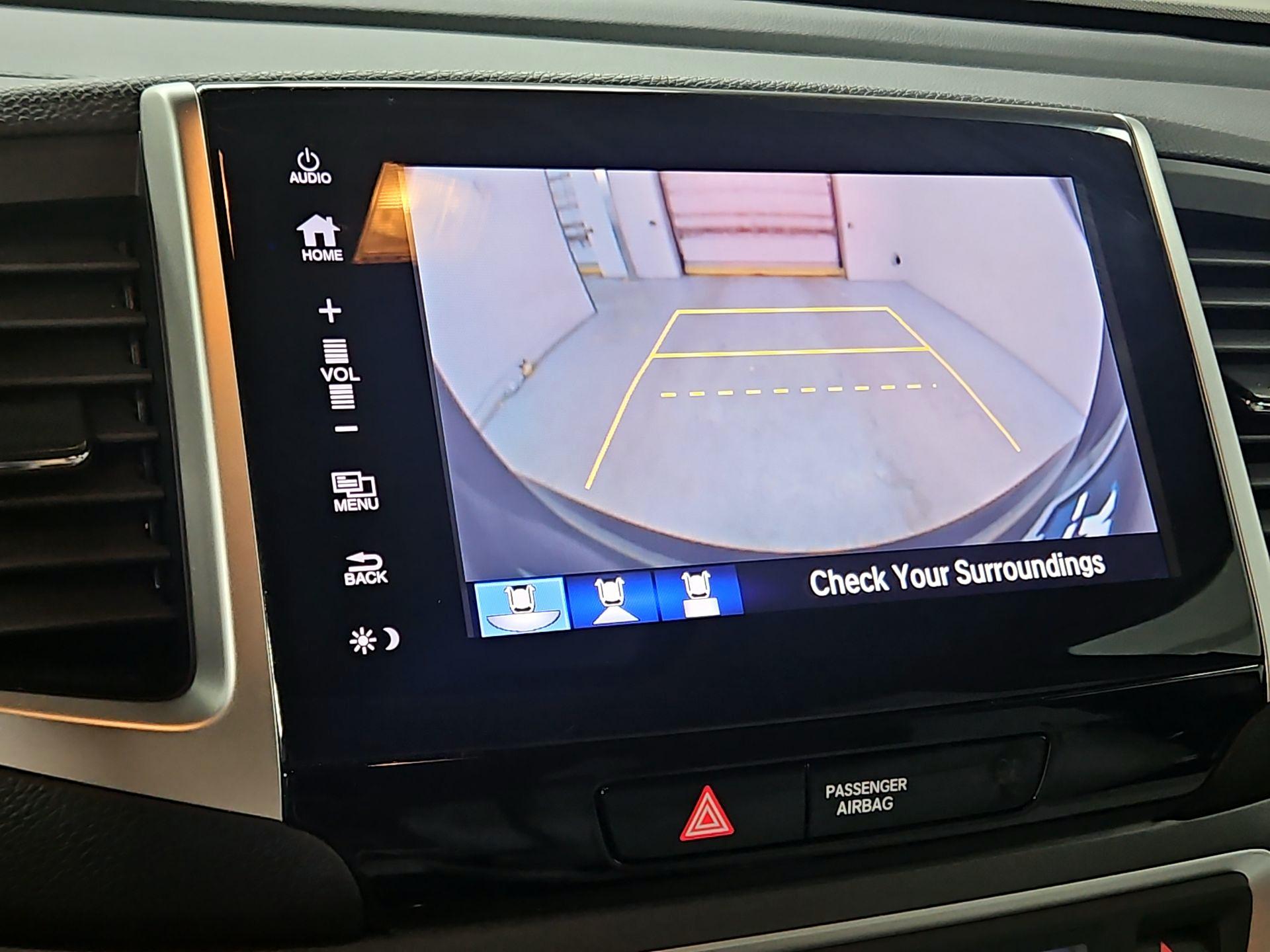 Thumbnail: 2018 Honda Pilot - 14