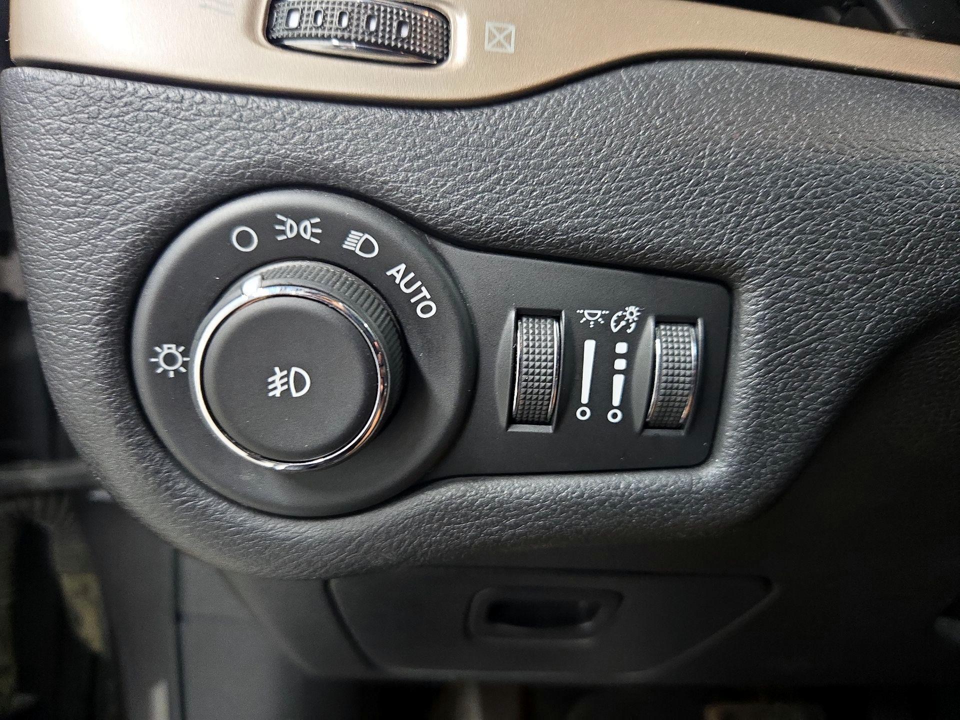Thumbnail: 2017 Jeep Cherokee - 13