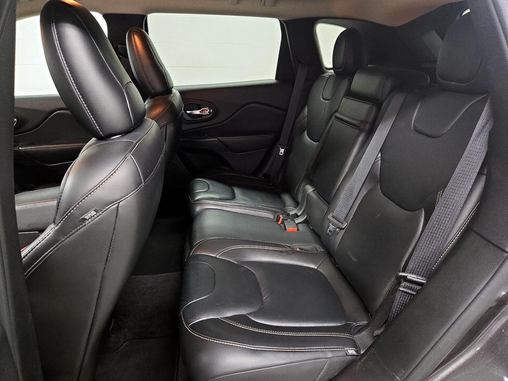 Thumbnail: 2017 Jeep Cherokee - 19