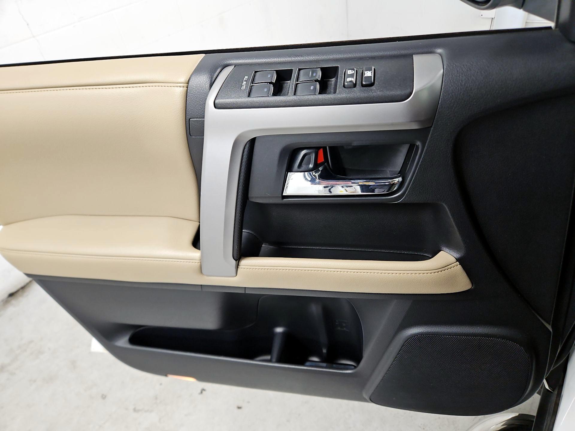 Thumbnail: 2014 Toyota 4Runner - 12