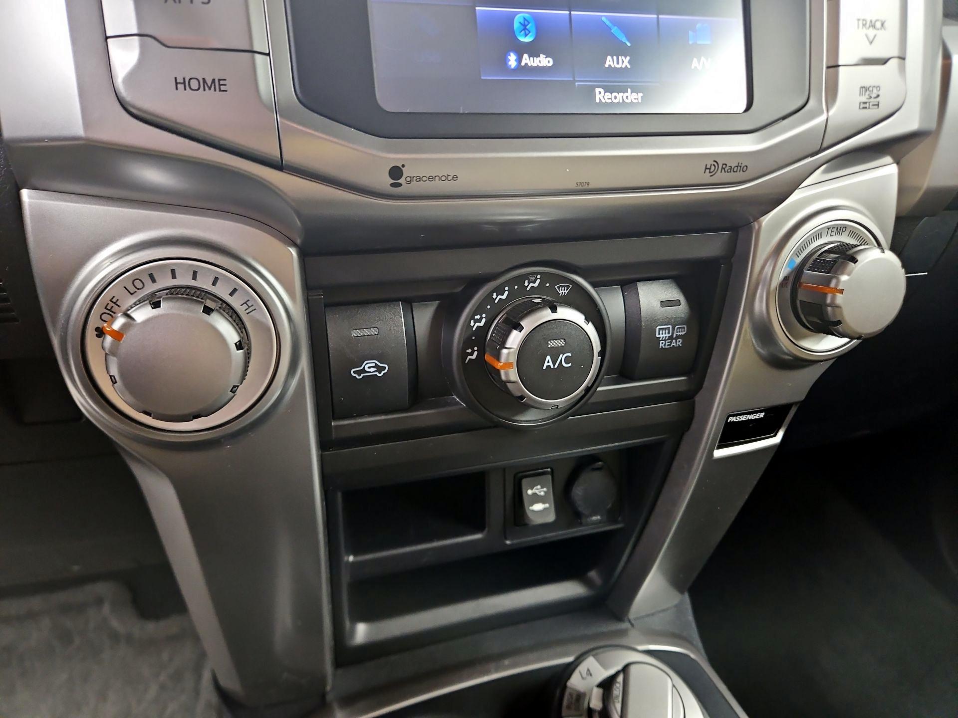 Thumbnail: 2014 Toyota 4Runner - 17