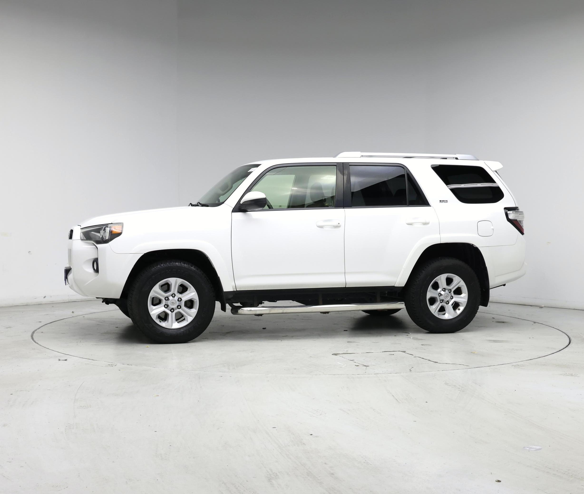 Thumbnail: 2014 Toyota 4Runner - 3