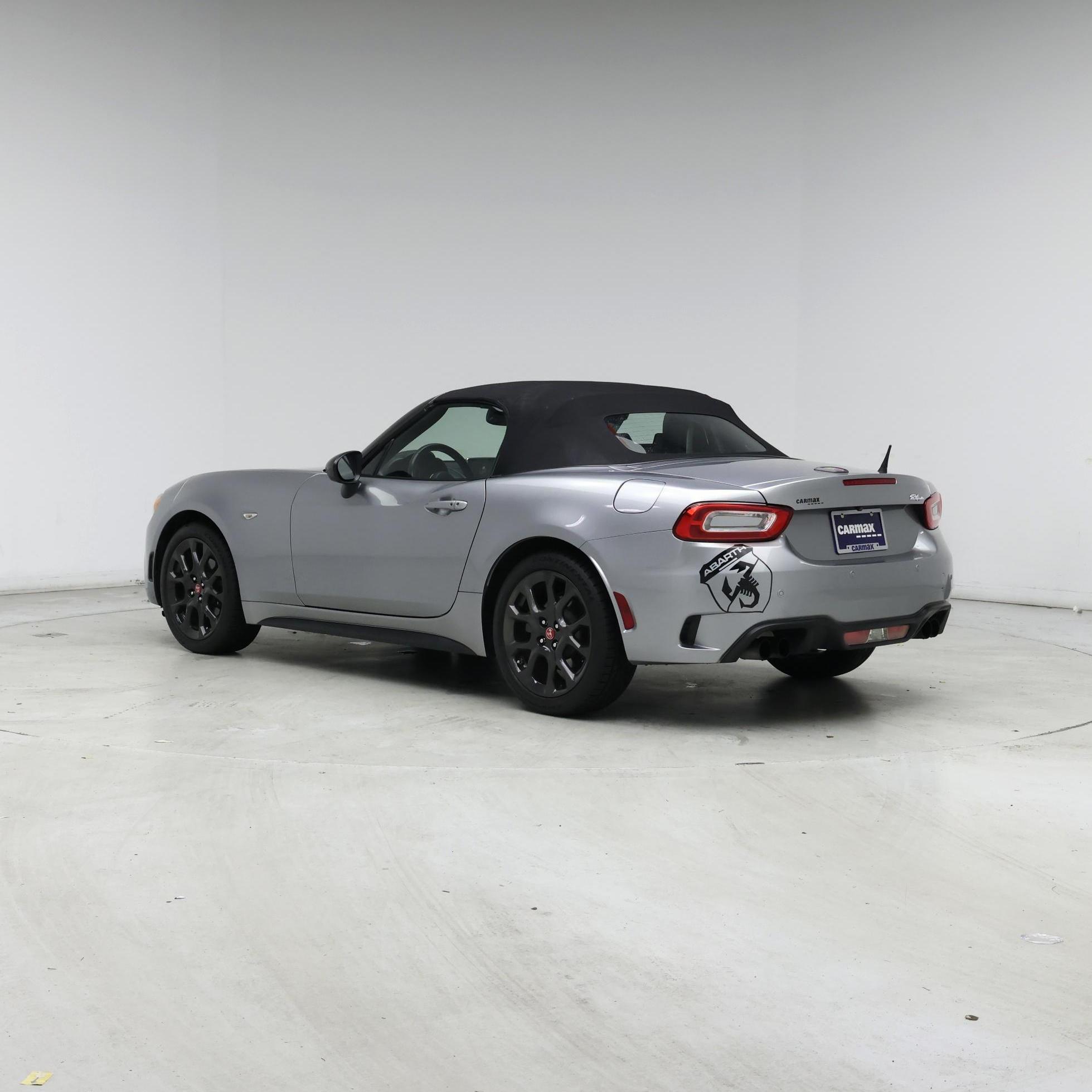 Thumbnail: 2017 Fiat 124 Spider - 2