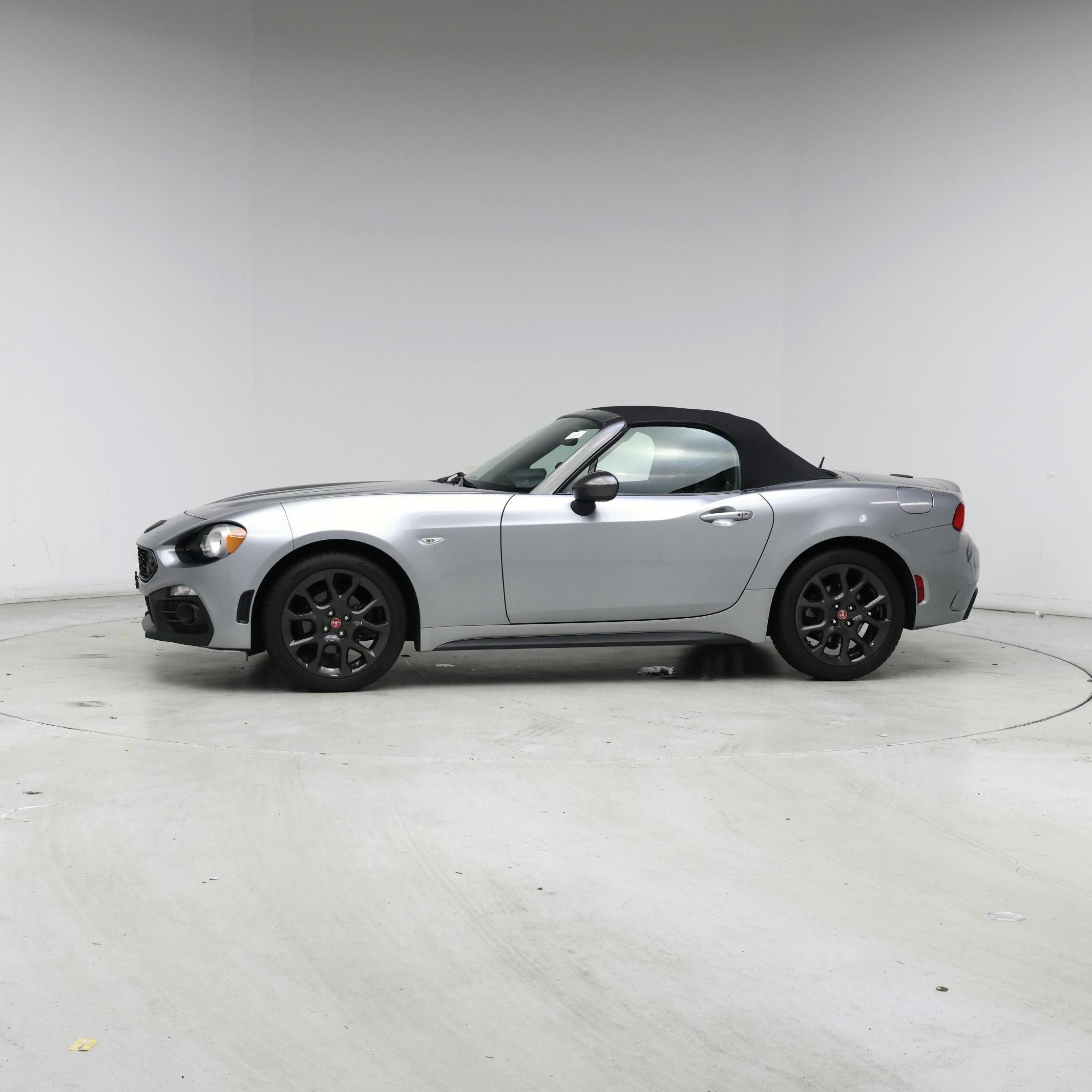Thumbnail: 2017 Fiat 124 Spider - 3