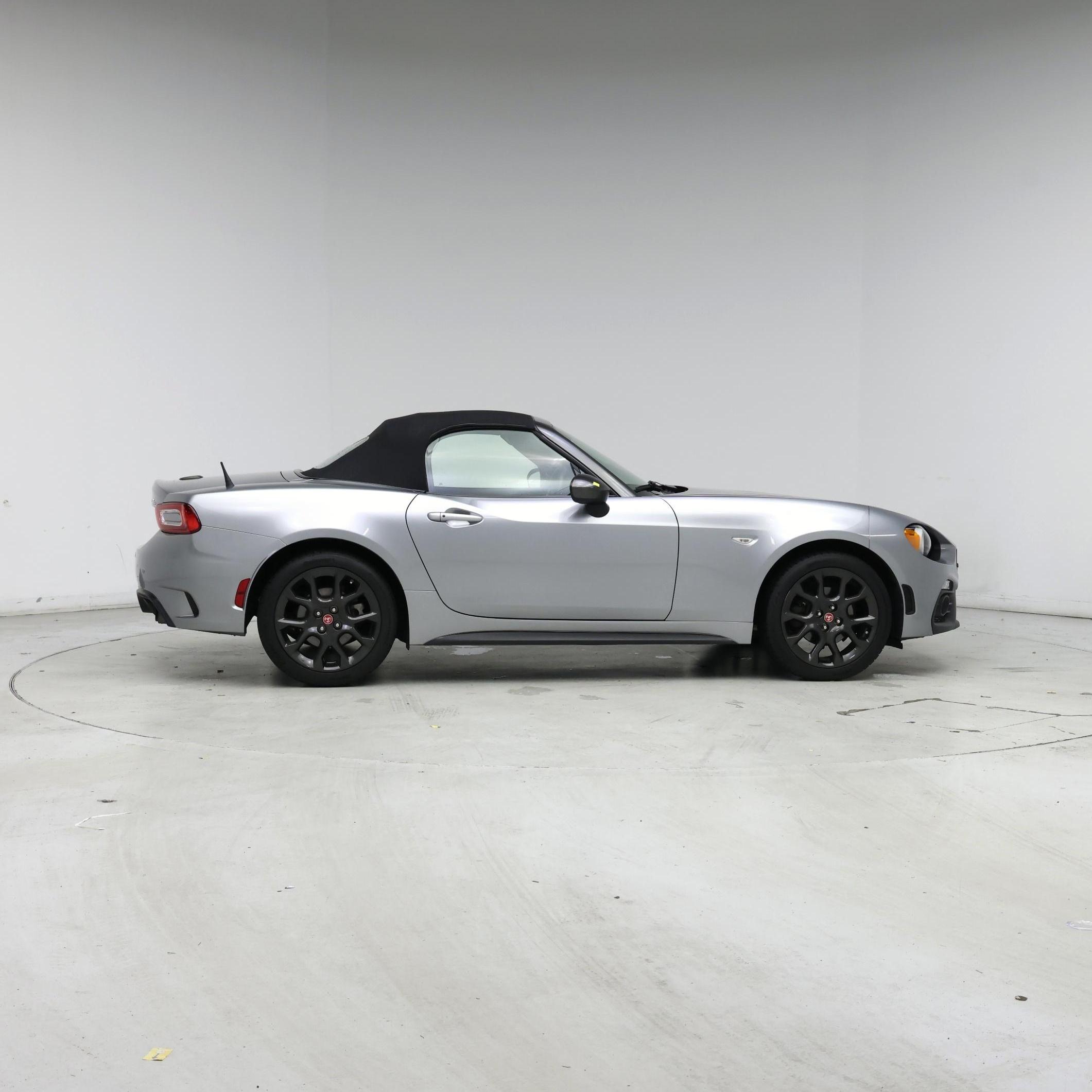 Thumbnail: 2017 Fiat 124 Spider - 7