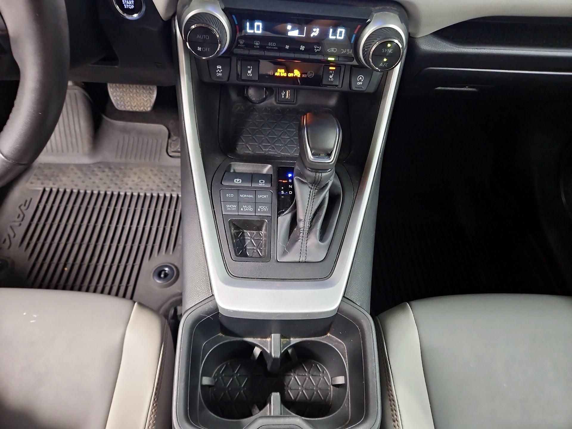 Thumbnail: 2023 Toyota RAV4 - 17