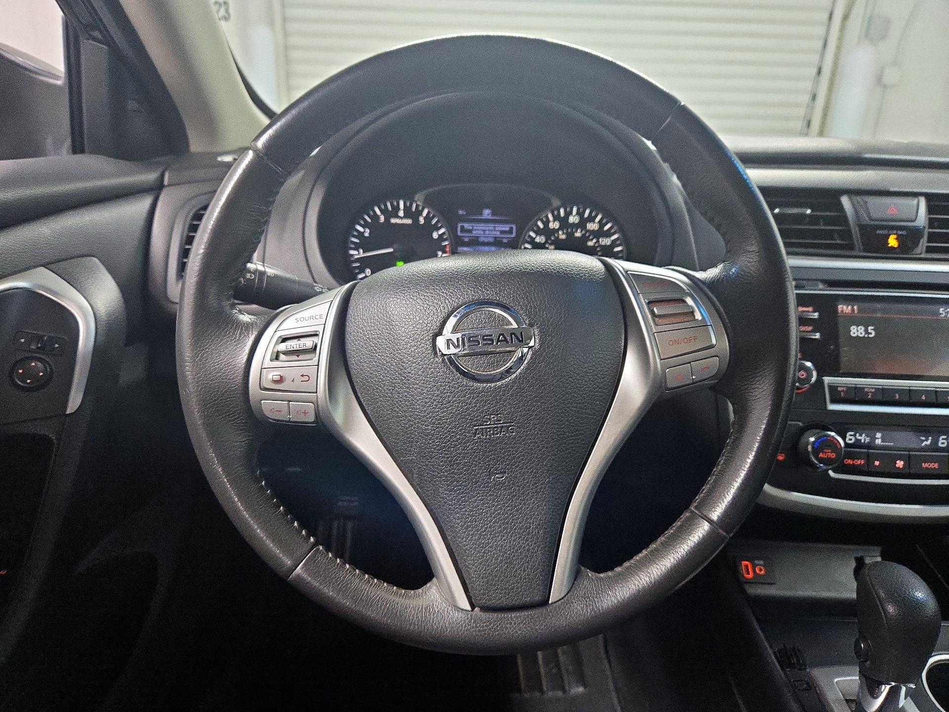 Thumbnail: 2017 Nissan Altima - 10
