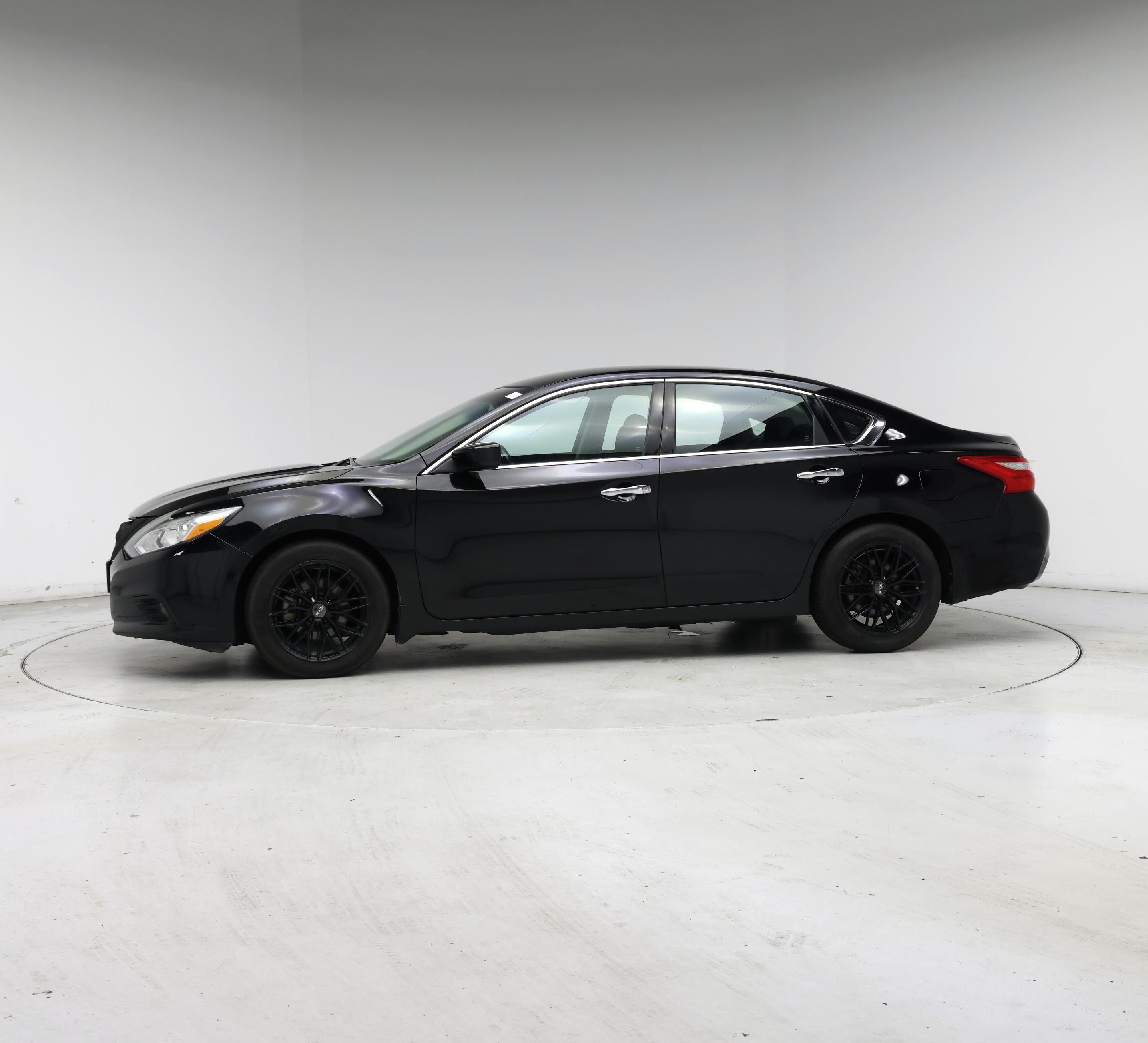 Thumbnail: 2017 Nissan Altima - 3