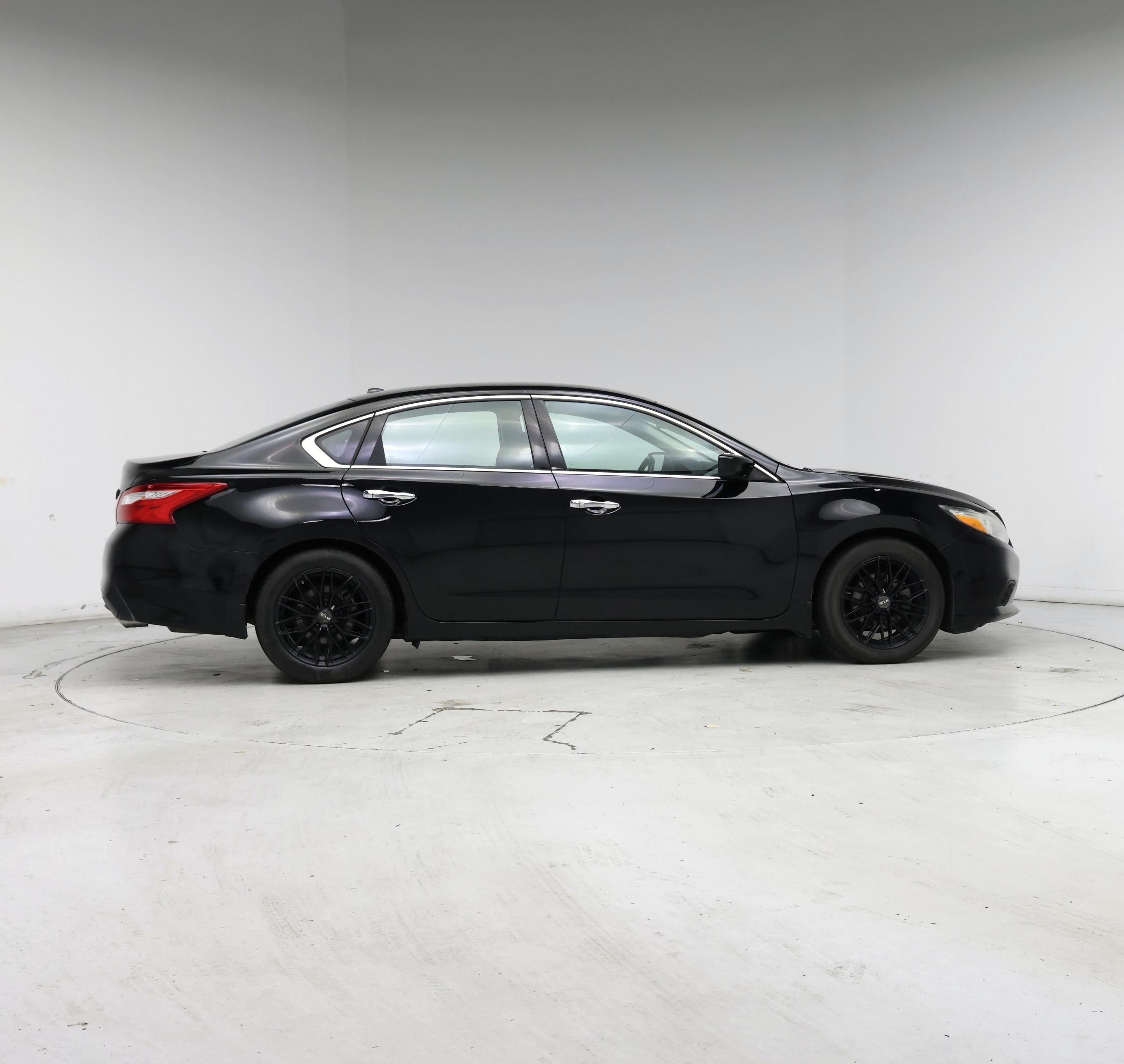Thumbnail: 2017 Nissan Altima - 7