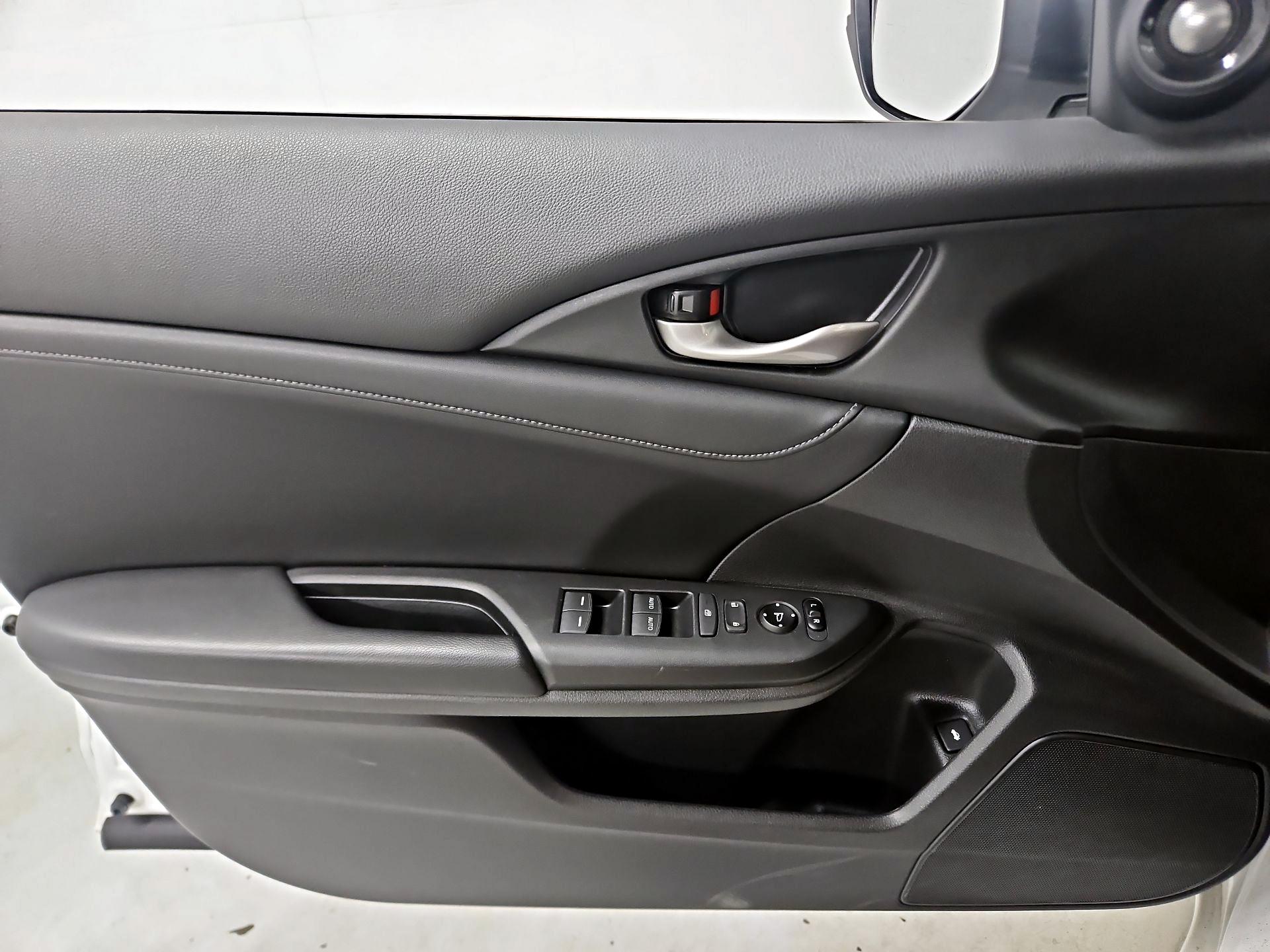 Thumbnail: 2019 Honda Insight - 12